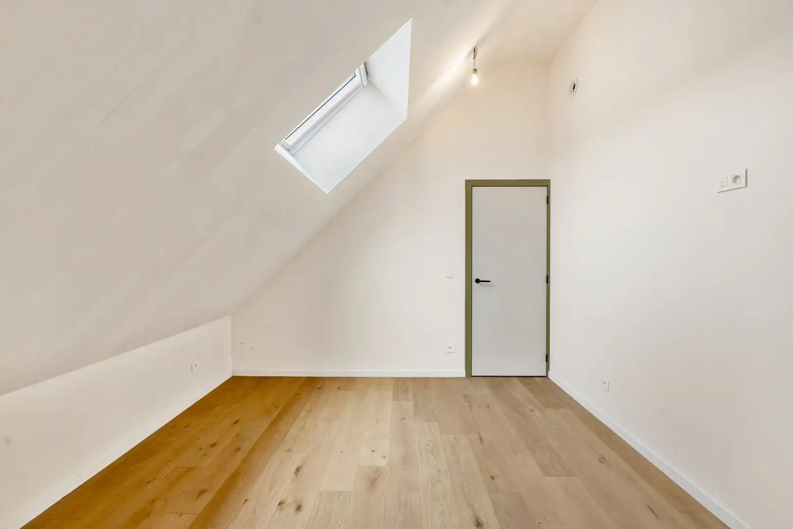 Exclusieve, volledig afgewerkte halfvrijstaande woning na transformatie van bestaande hoeve naar 2 BEN-woningen!  foto 26