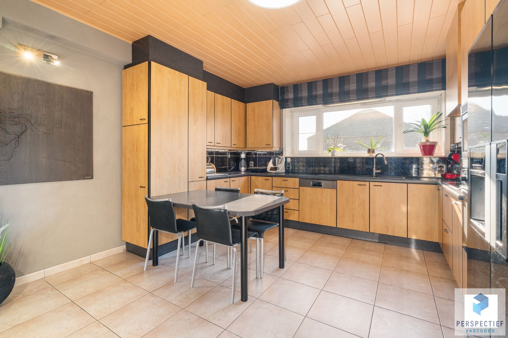 Handelspand met Winkelruimte, Magazijn en Woonst op 1.682 m² foto 34