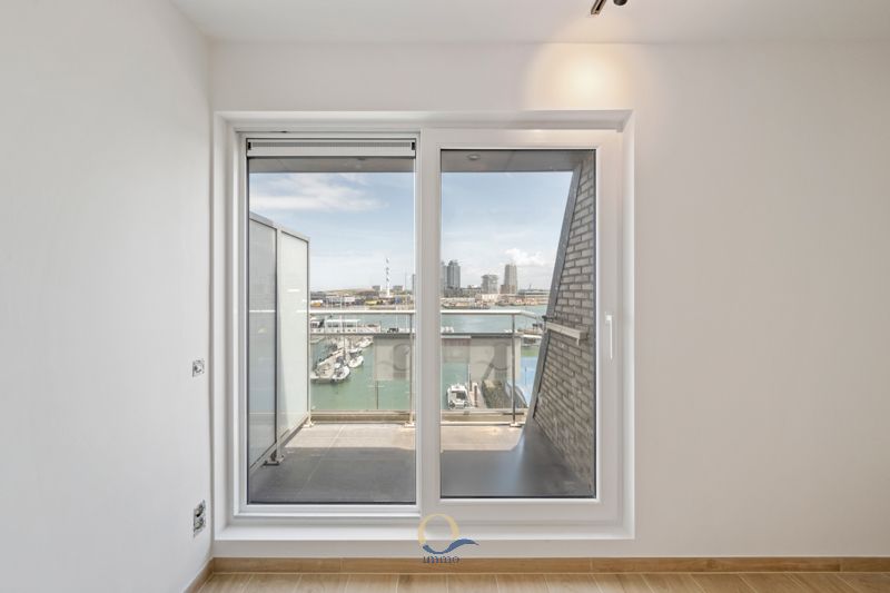 Res. Spinnaker - Smaakvol en kwalitatief gerenoveerd 1 slpk dakapp. met ruim terras en panoramisch zicht op de Visserskaai foto 5