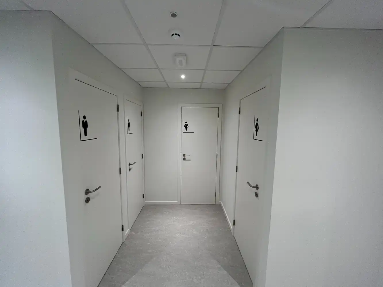 230m² kantoren foto 12