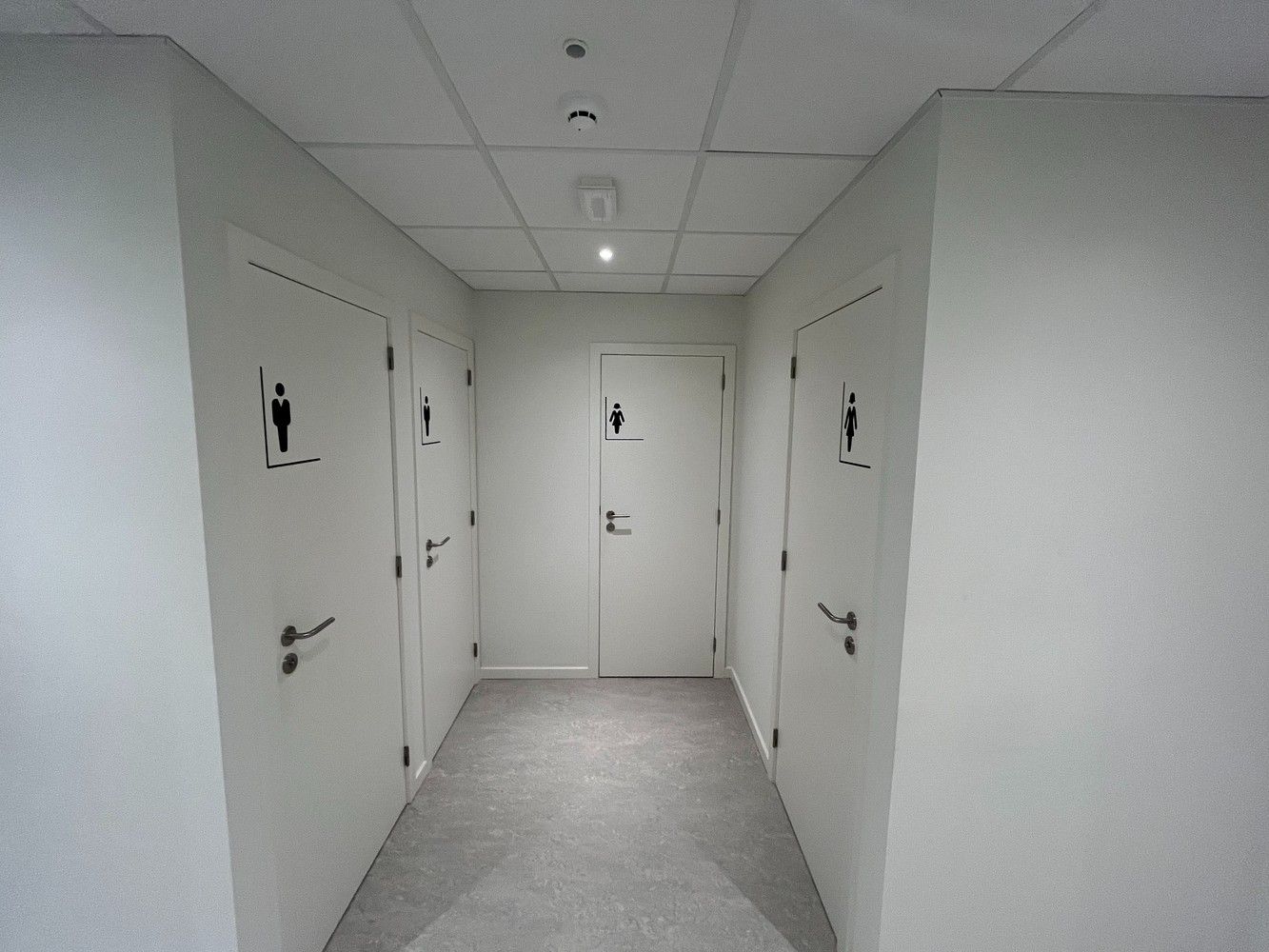 230m² kantoren foto 12