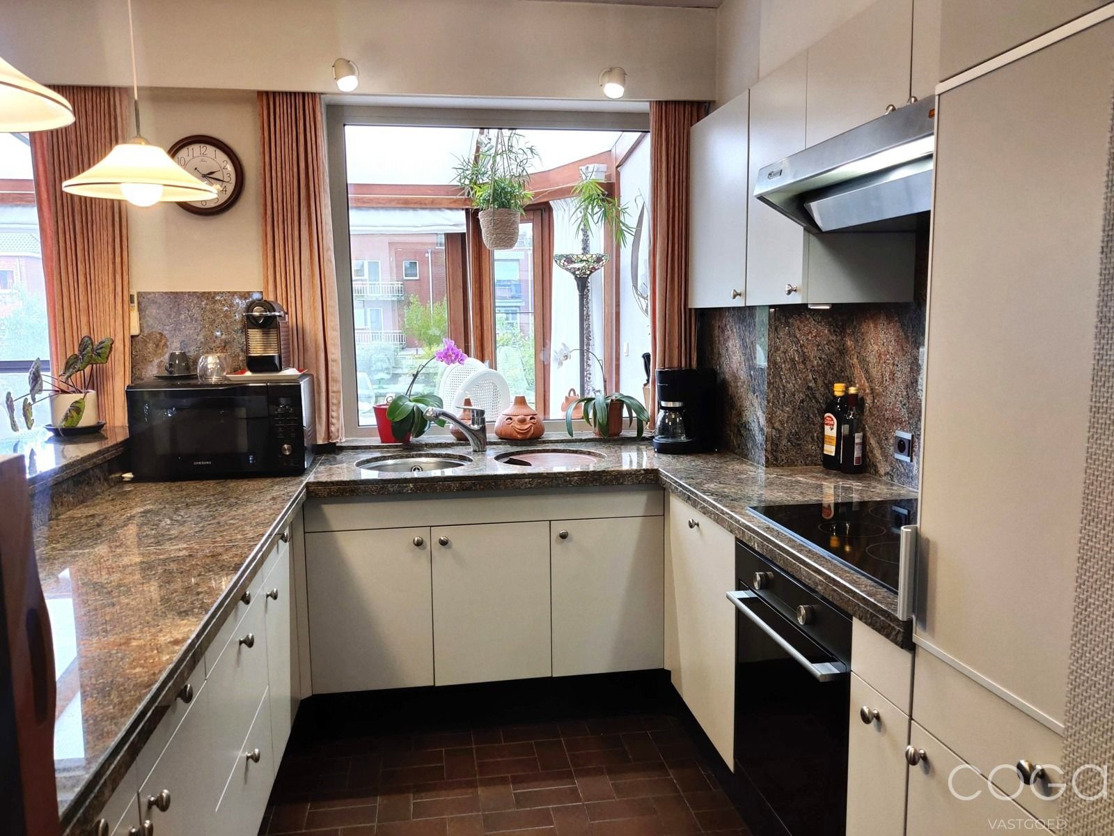 Woning met 4 slaapkamers, garage en tuin foto 7