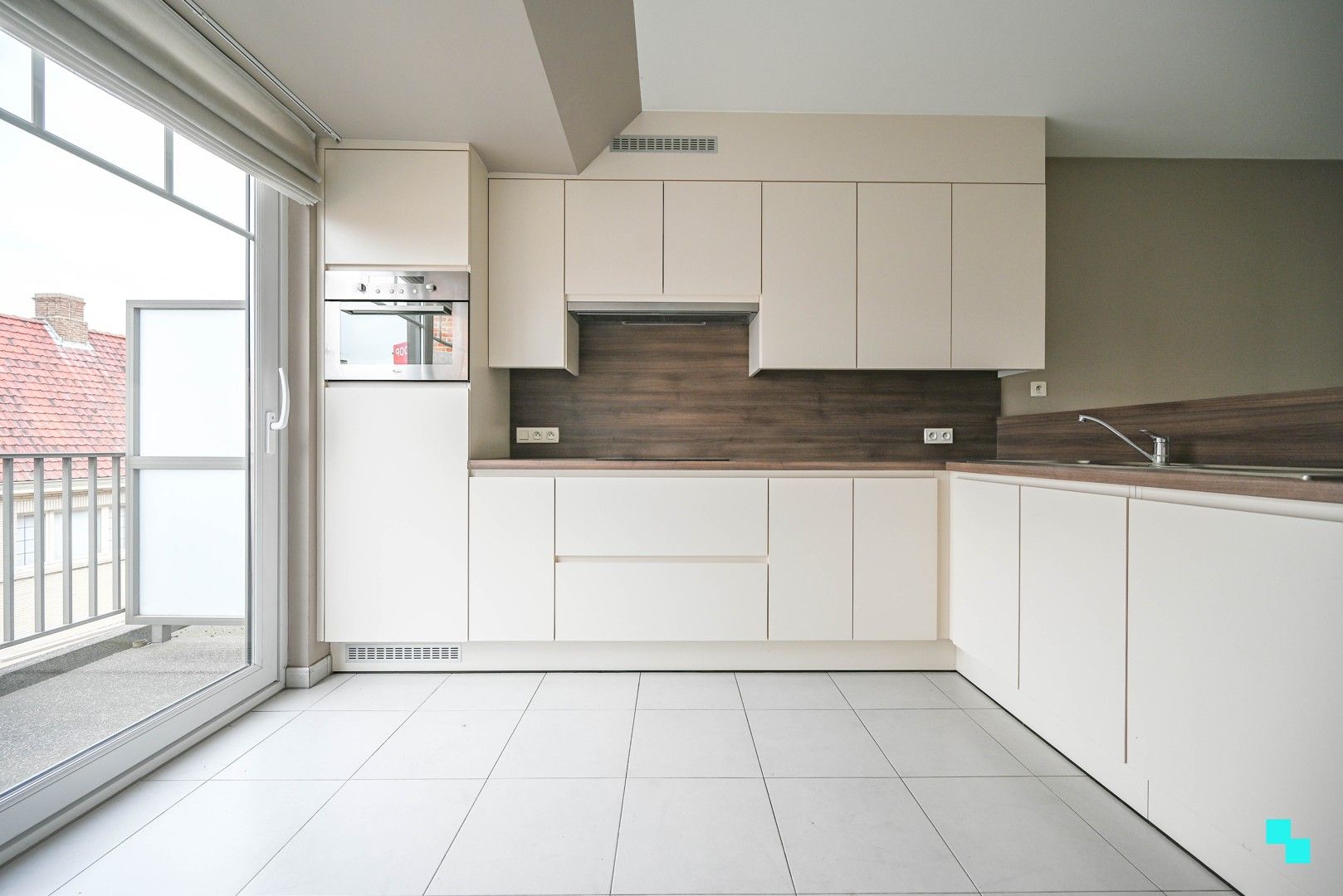 Instapklaar appartement met twee terrassen in Oostrozebeke foto 4