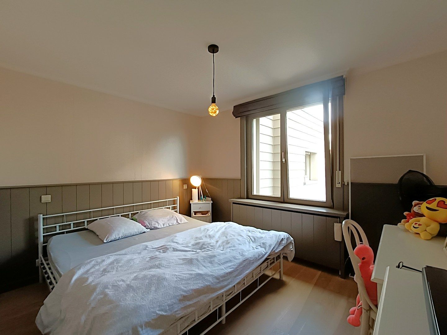 Gerenoveerde woning met garage in het centrum van Heist. foto 22