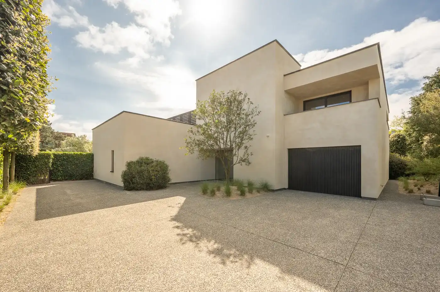 Luxueus gerenoveerde villa met zwembad op een toplocatie in een rustige residentiële wijk van het Zoute. foto 40