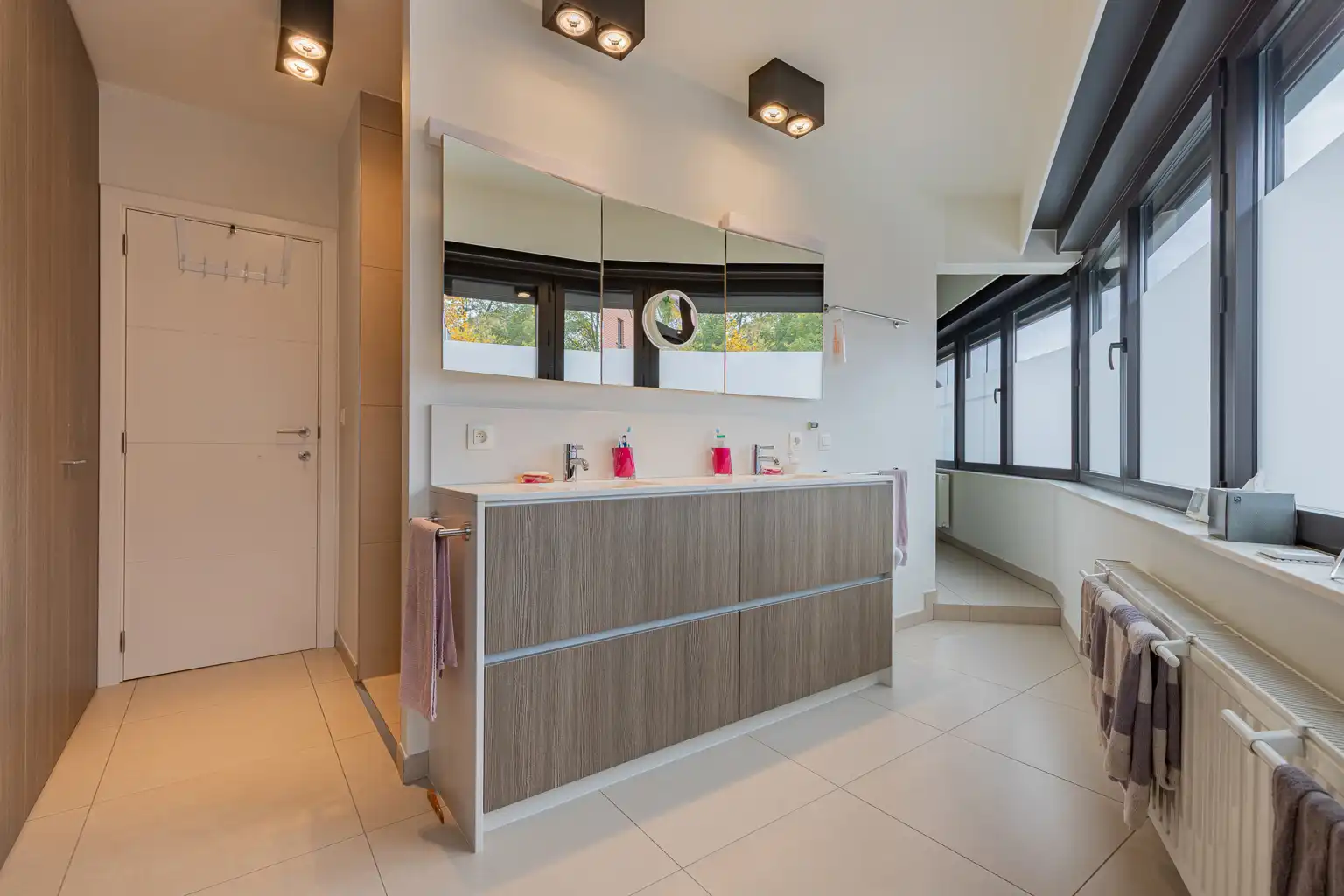 Gerenoveerd ruim appt 1e verd. met 3 slpk in hartje Opwijk! foto 9