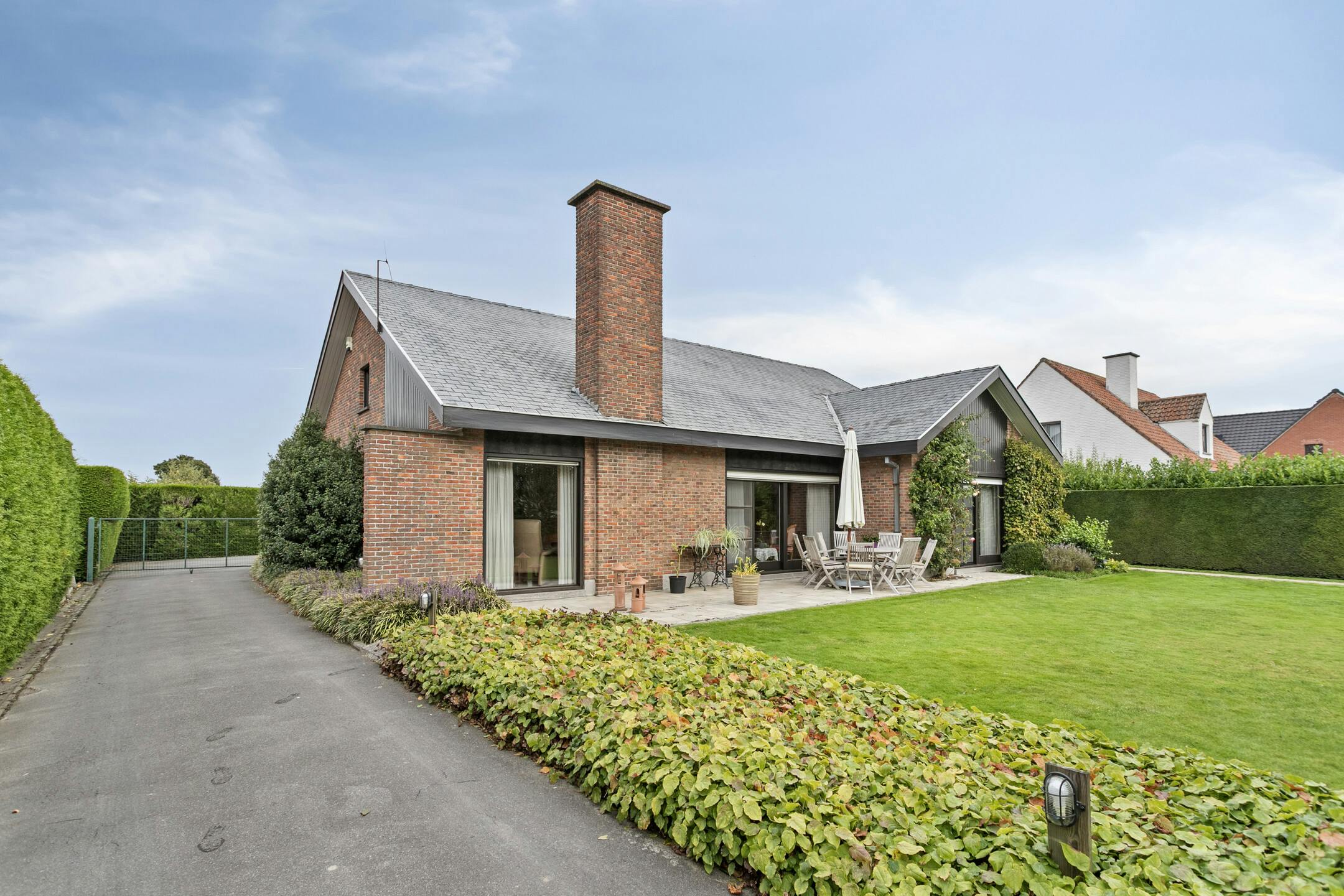 Hoofdfoto van de publicatie: Gelijkvloers huis op ca. 1.417m² te koop in Sint-Baafs-Vijve