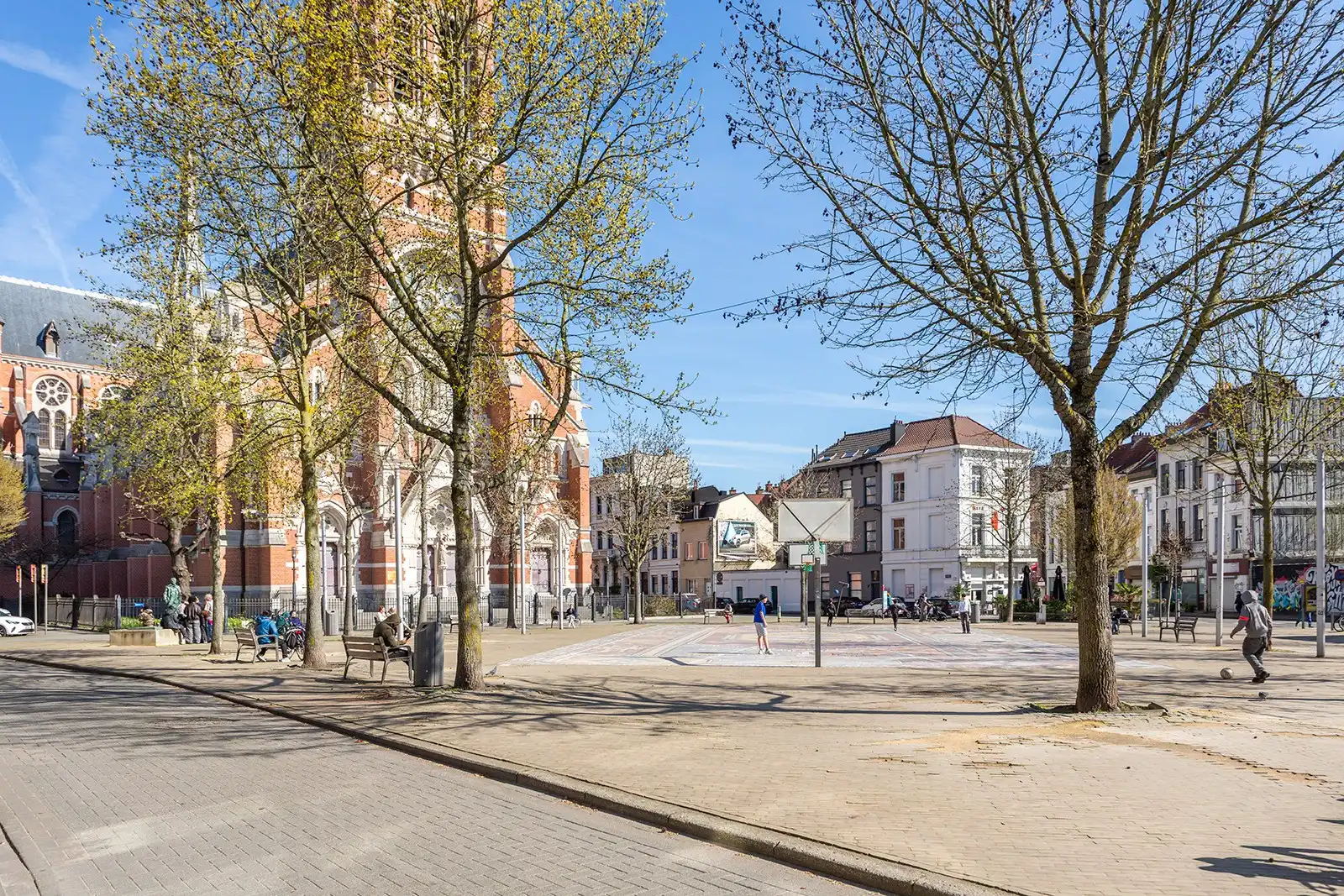 Ruim en licht appartement met 2 slaapkamers foto 23