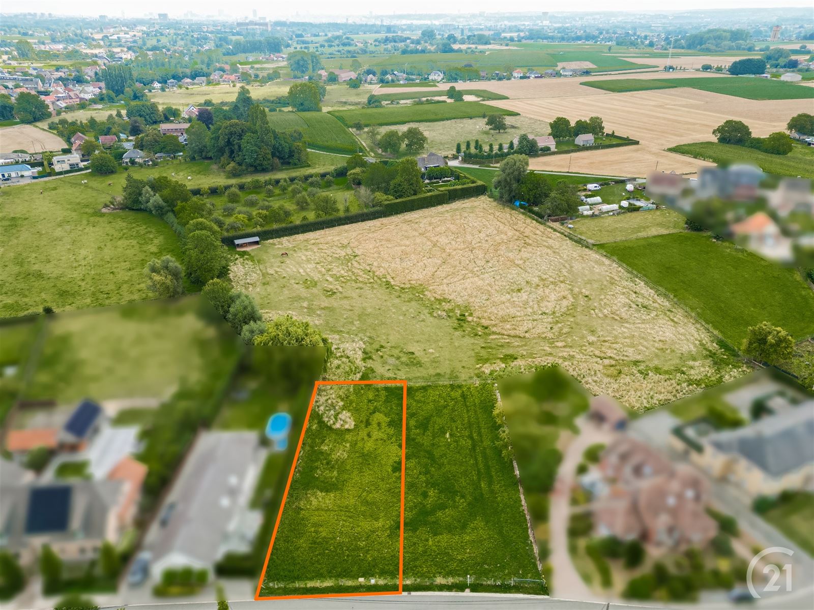Mooie bouwgrond in rustige straat foto 2