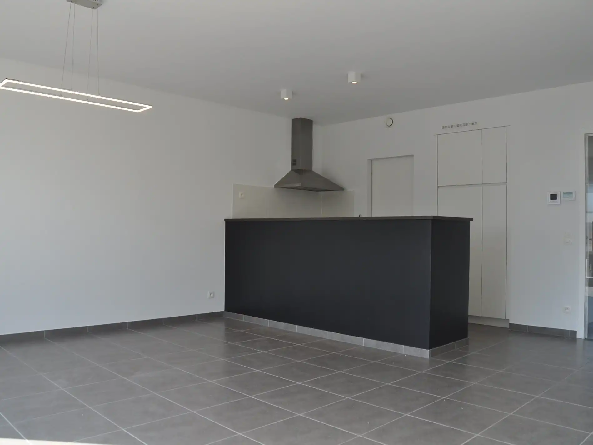Verzorgd appartement met twee slaapkamers - terras - staanplaats - berging foto 5