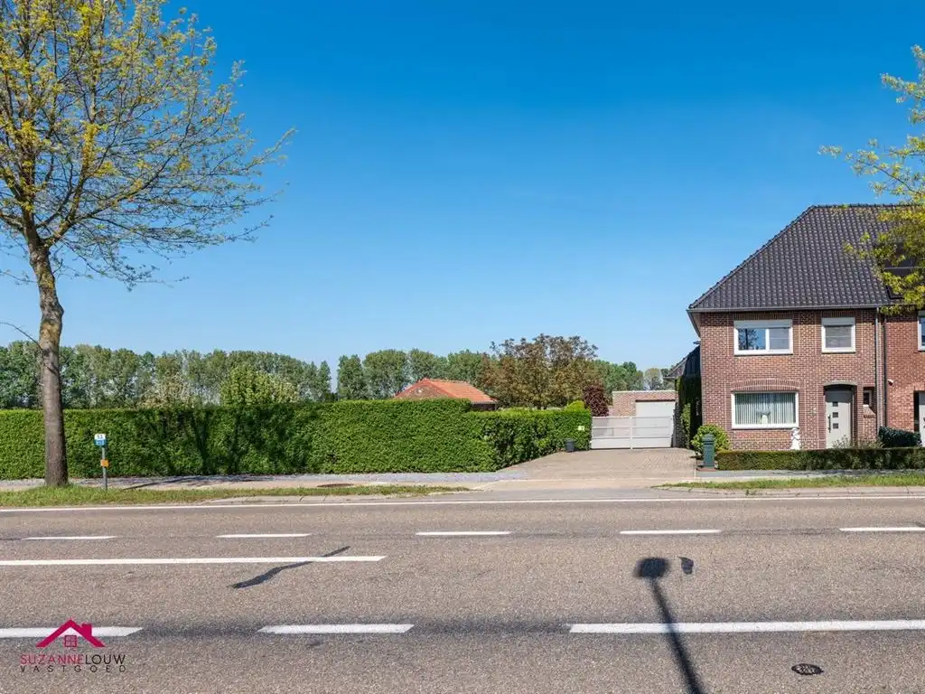 Instapklare, verzorgde half-vrijstaande gezinswoning foto 2