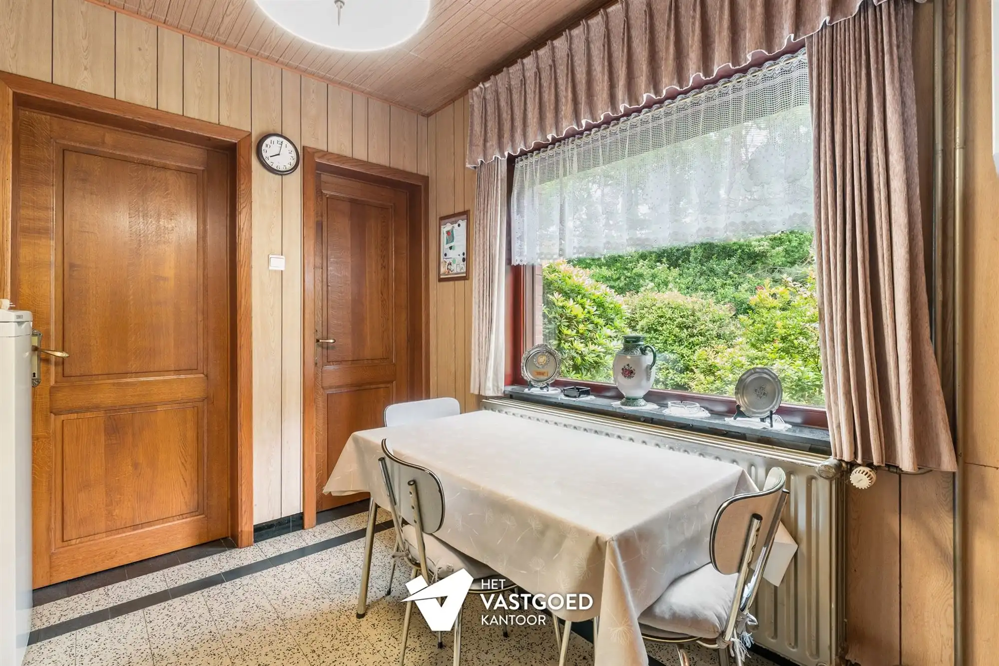 OP TE FRISSEN KARAKTERVOLLE WONING UITERST RUSTIG GELEGEN TEN MIDDEN VAN HET GROEN OP EEN PERCEEL VAN 20A16CA TE OOSTHAM foto 10