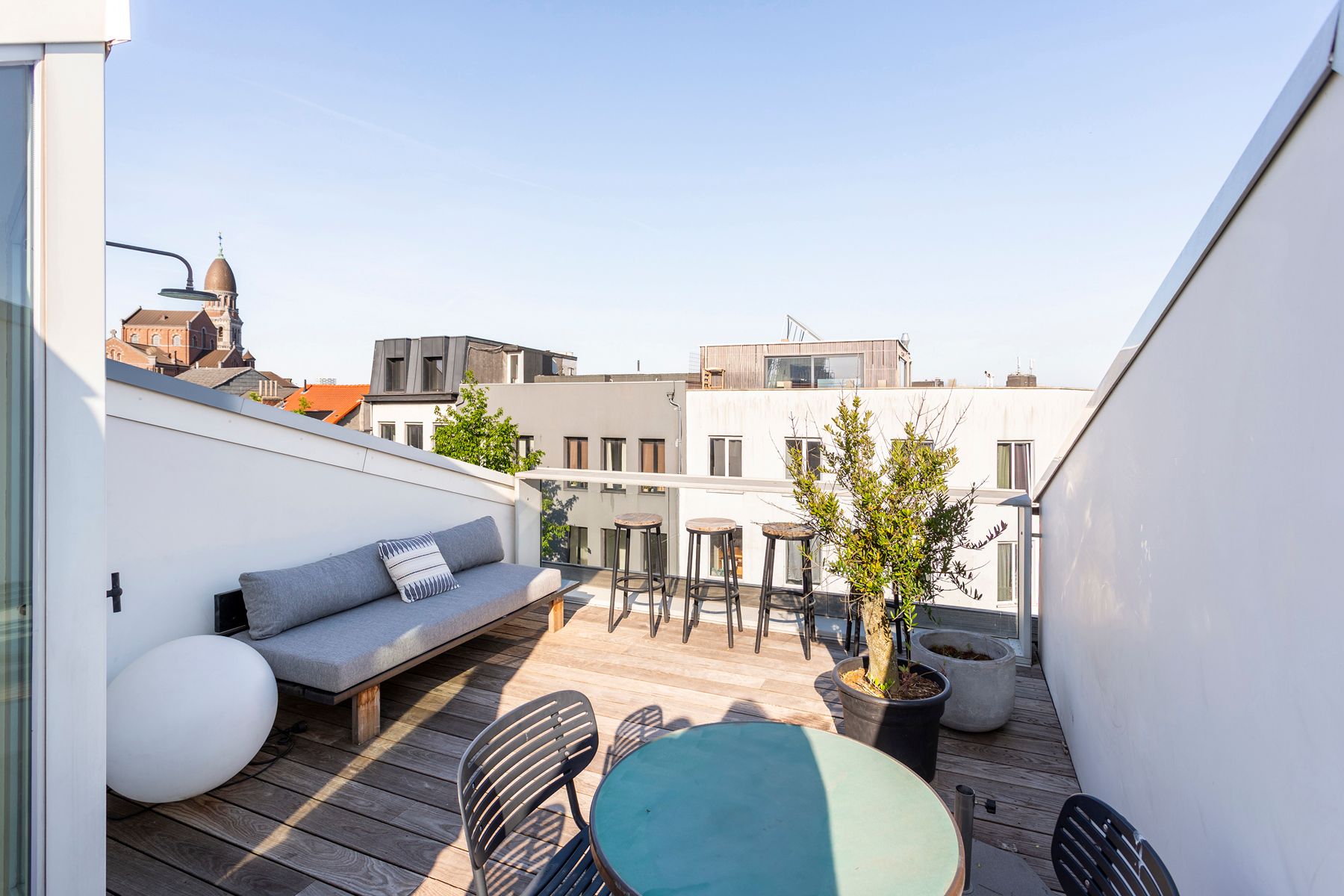 Hippe stadswoning aan de Troonplaats met buitenruimte foto 12