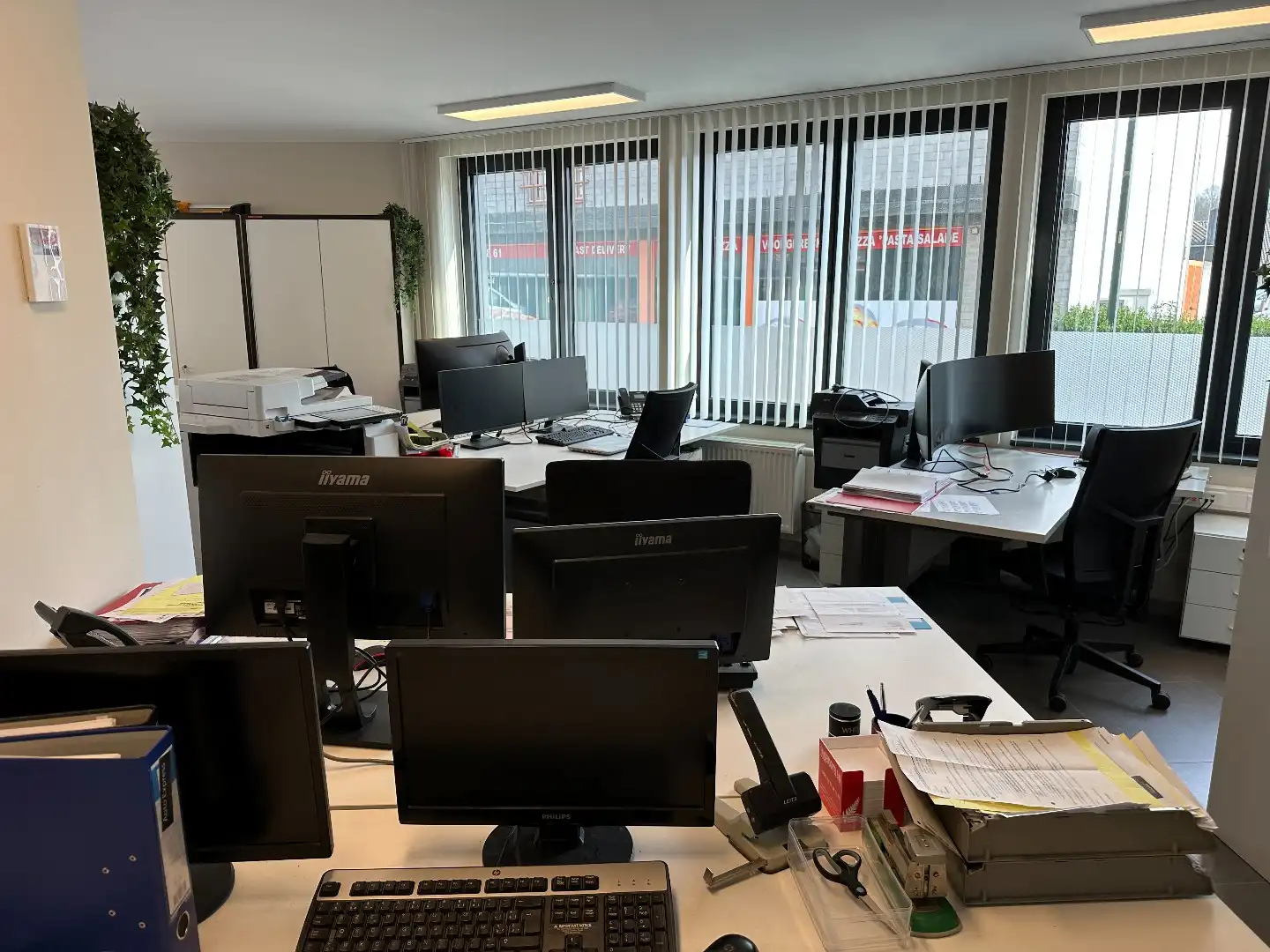 Instapklare kantoorruimte centrum Torhout, unieke kans! foto 13