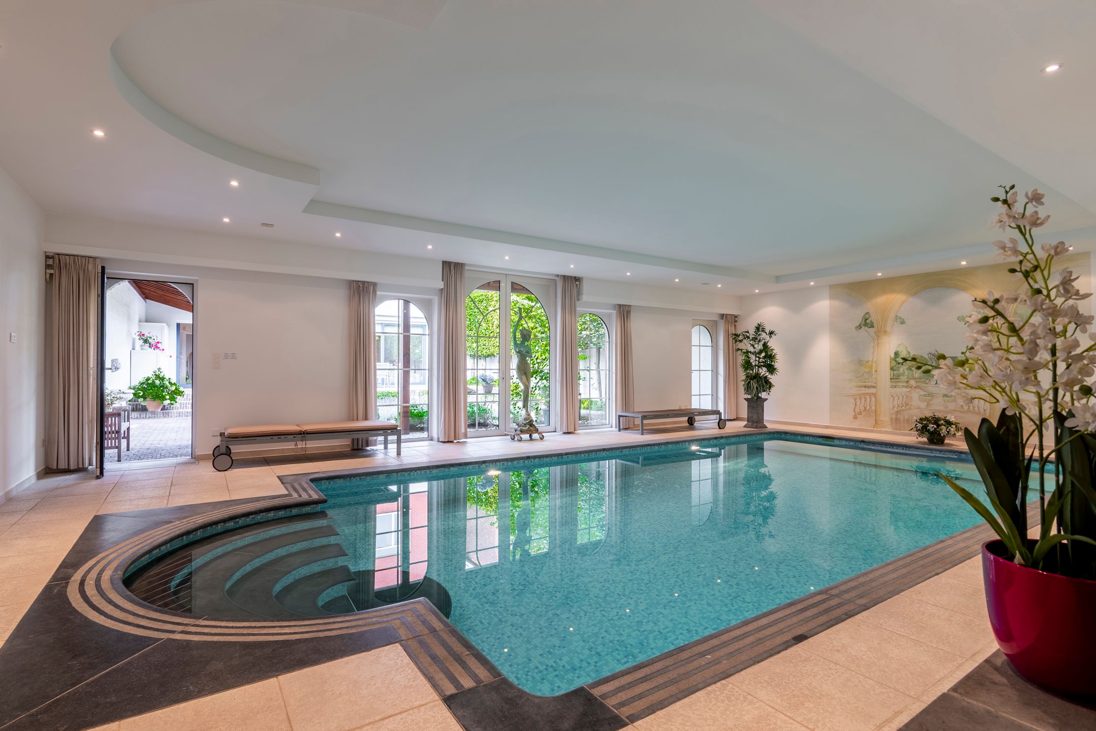 Stijlvol gelijkvloers appartement met binnenterras, tuin en binnenzwembad met wellness. foto 30
