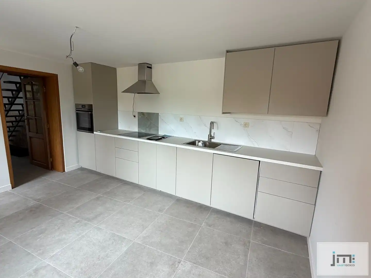 Gerenoveerde woning met tuin foto 4