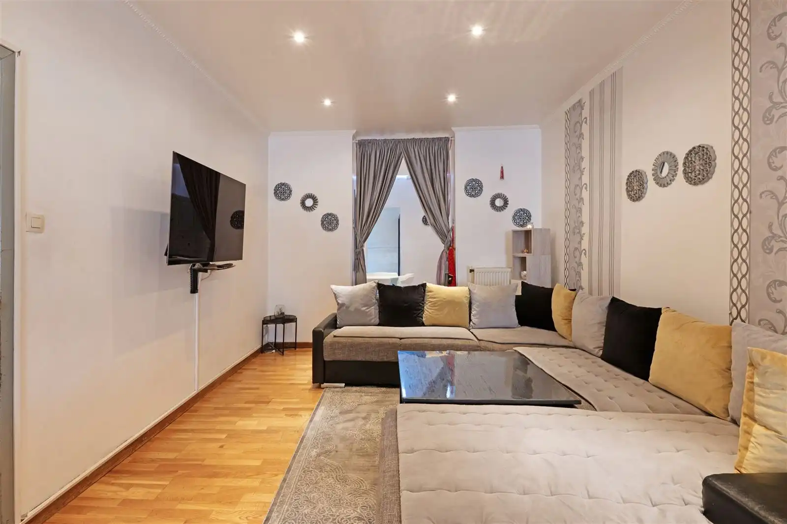 Gelijkvloersappartement met 2 grote kelders foto 4