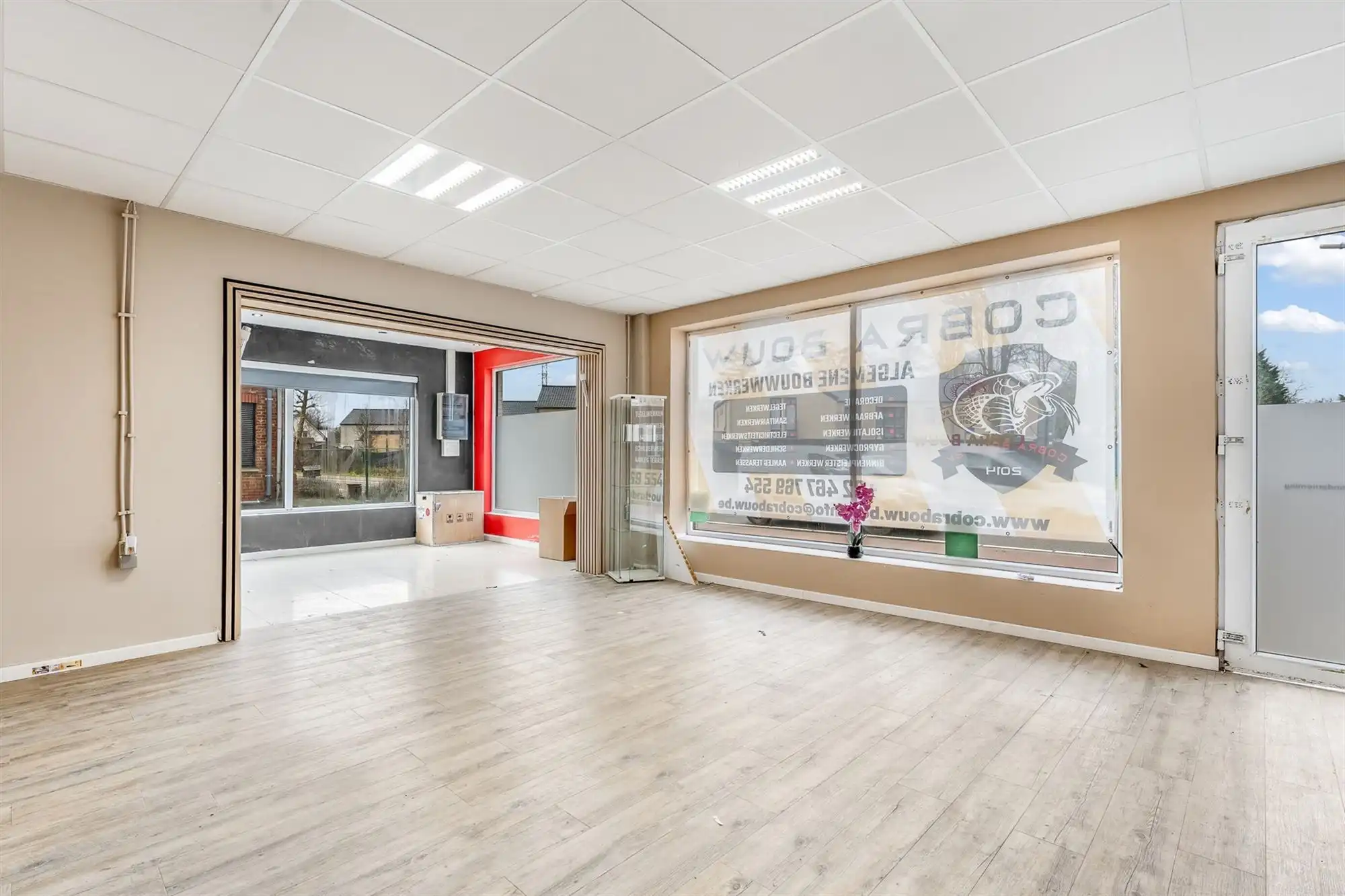 HANDELSHUIS MET RUIM HANDELSPAND EN 2 WOONENTITEITEN OP PERCEEL VAN 9A68CA TE KOERSEL foto 3