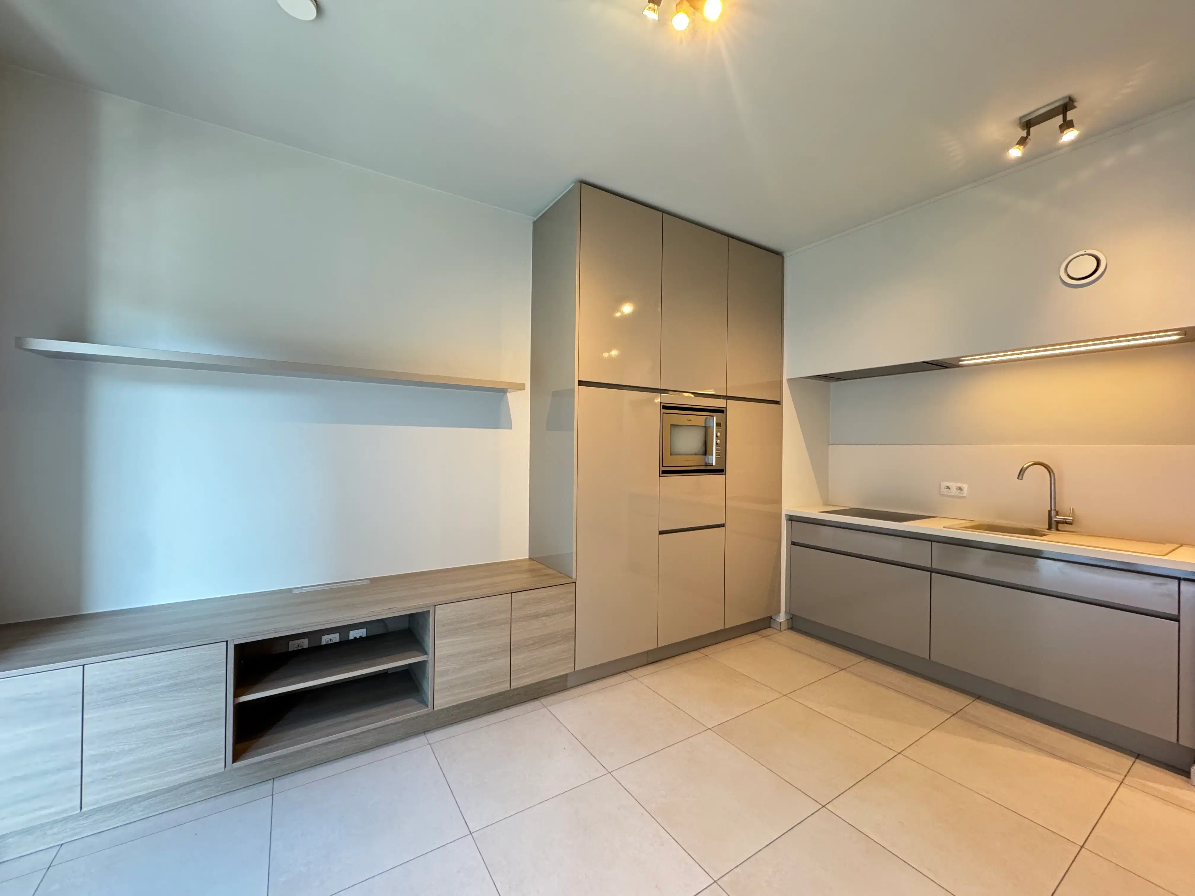 Appartement in gerenoveerd eclectisch herenhuis aan de Sint-Jozefkerk foto 5