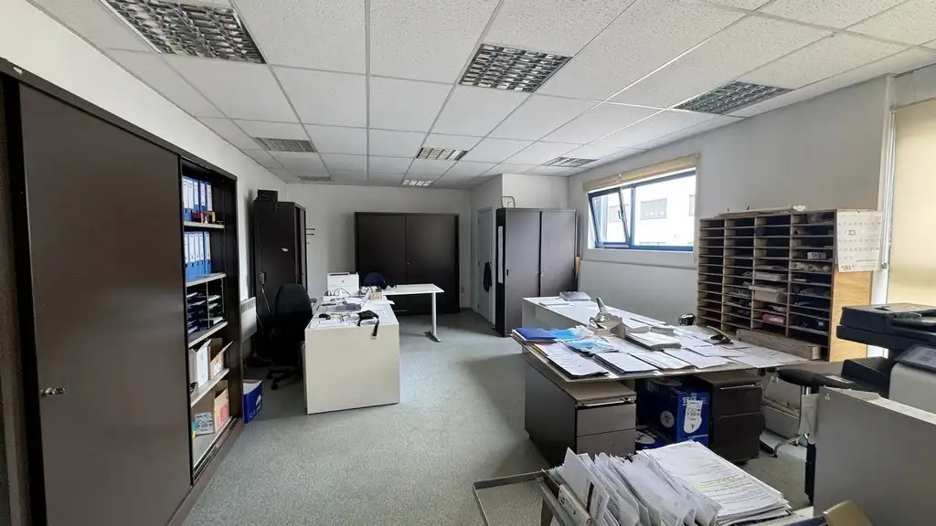 Loods met kantoor te huur nabij E313 in Wommelgem foto 5