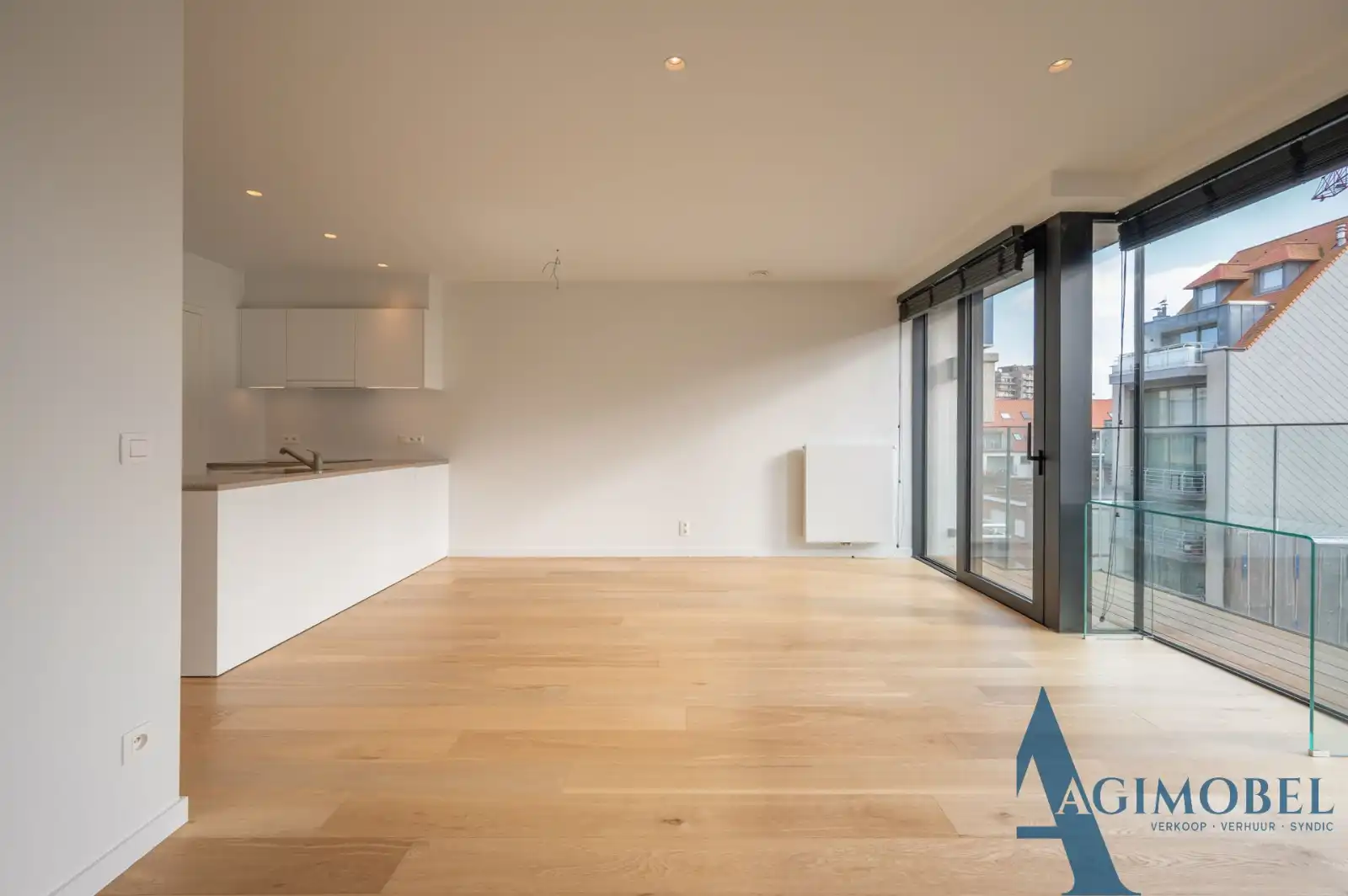 Luxe tweeslaapkamer appartement met licht, ruimte en een vleugje zeezicht op een toplocatie in Knokke. foto 2