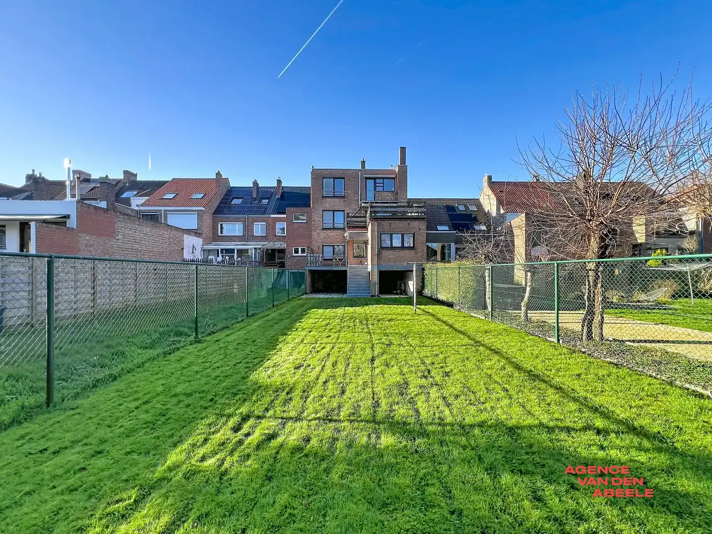 Opbrengsteigendom met 3 appartementen en 2 garages gelegen langs de Damse Vaart foto 3