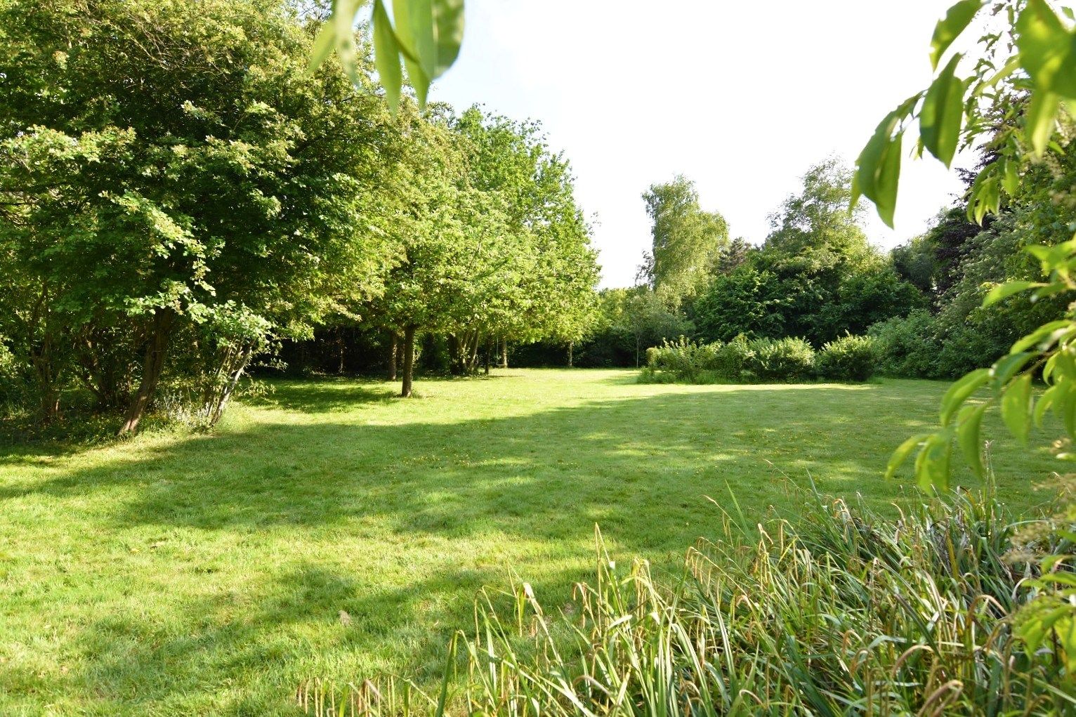 Alleenstaande woning met indrukwekkende tuin foto 29