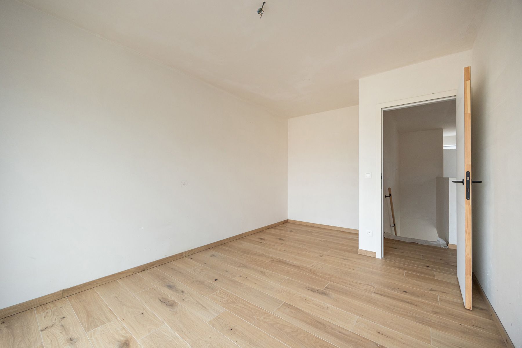 Woning met 3 slaapkamers en fietsenberging/carport op perceel van ca 367m² foto 9