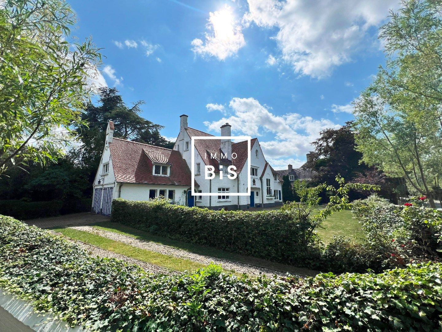 Imposante karaktervolle villa ideaal gelegen in het hart van het Zoute foto 6