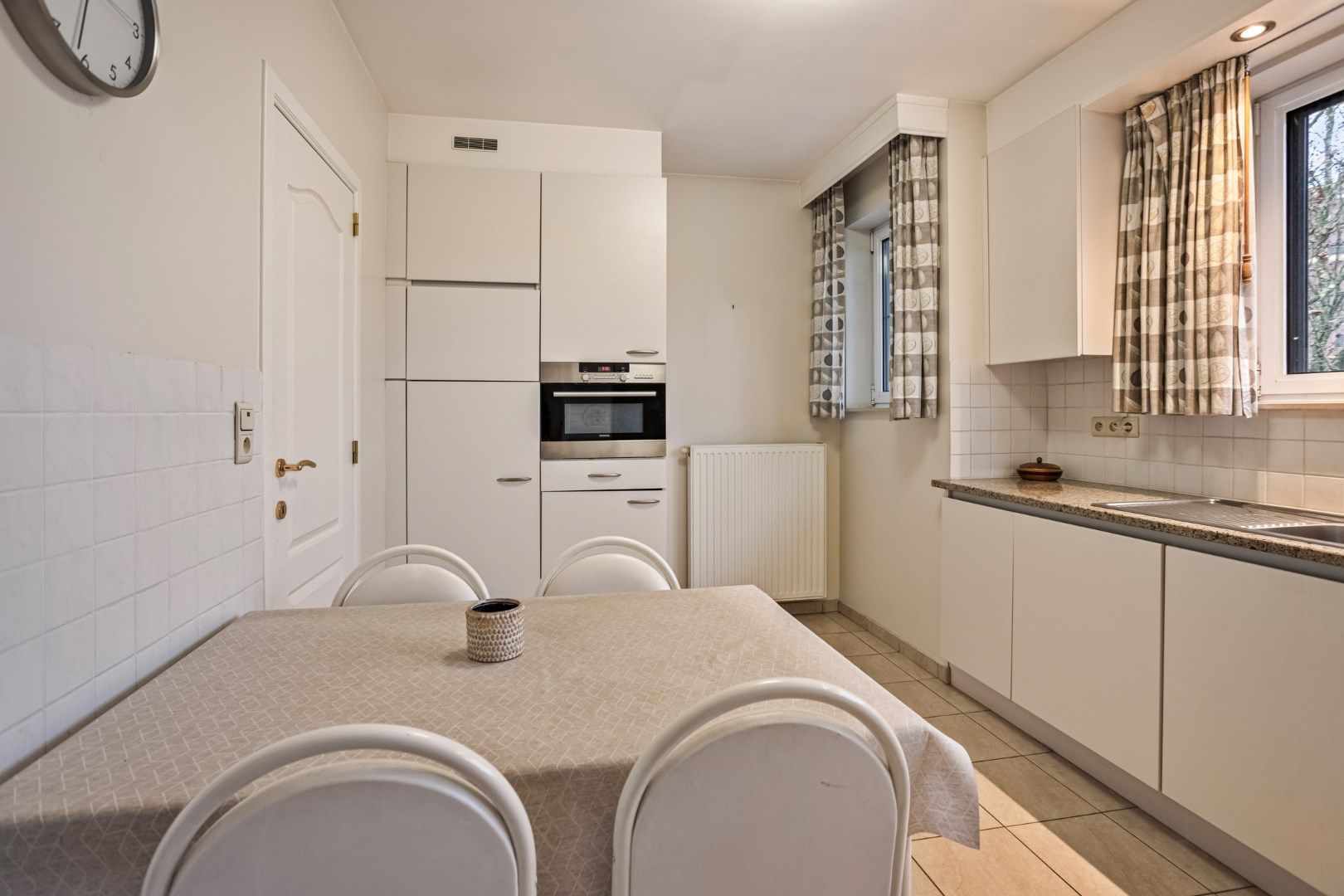 Ruim appartement van 117m² met 3 slaapkamers gelegen op centrale locatie te Brasschaat! foto 7