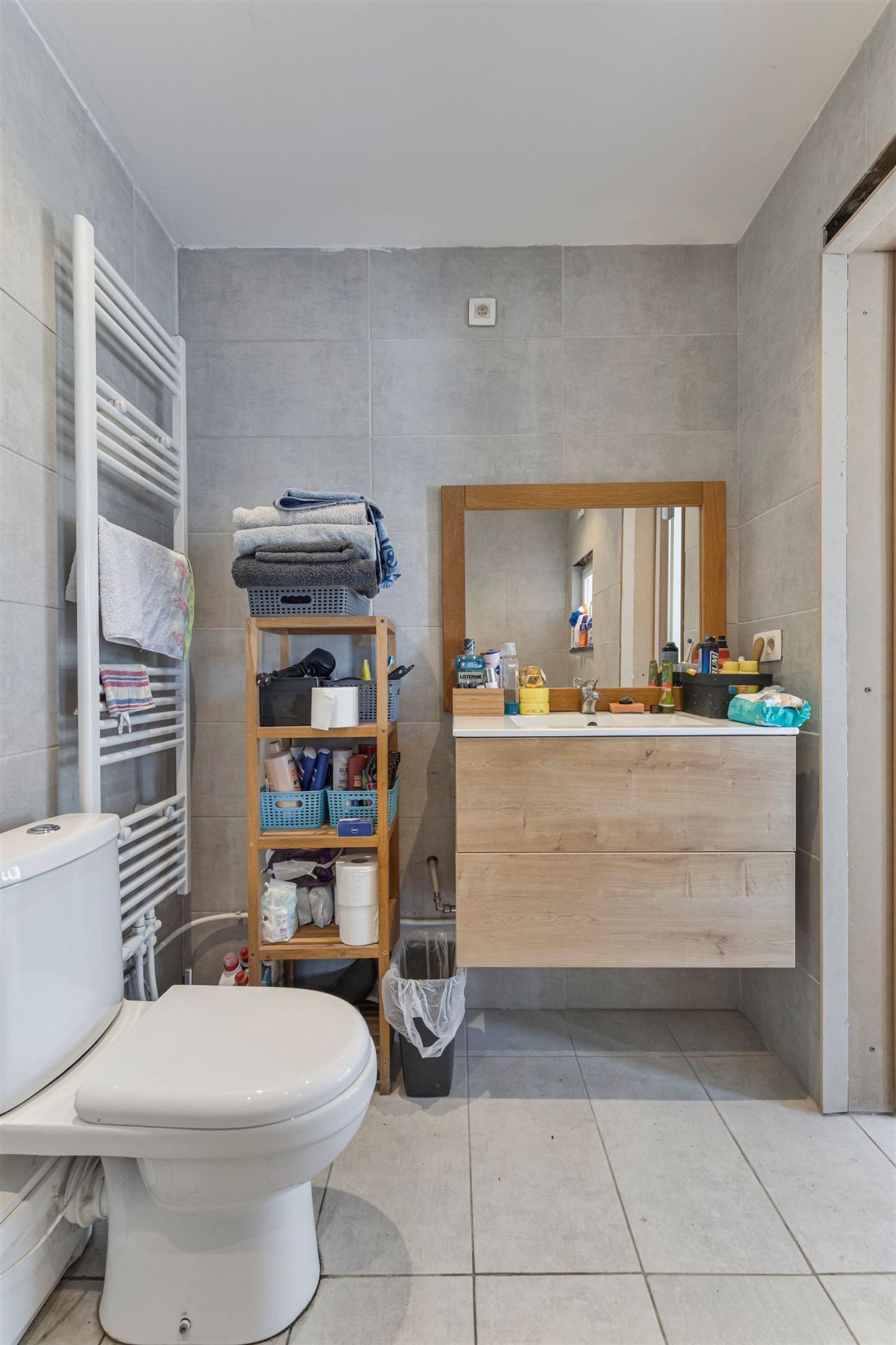 Verder te renoveren woning met grote tuin!  foto 3