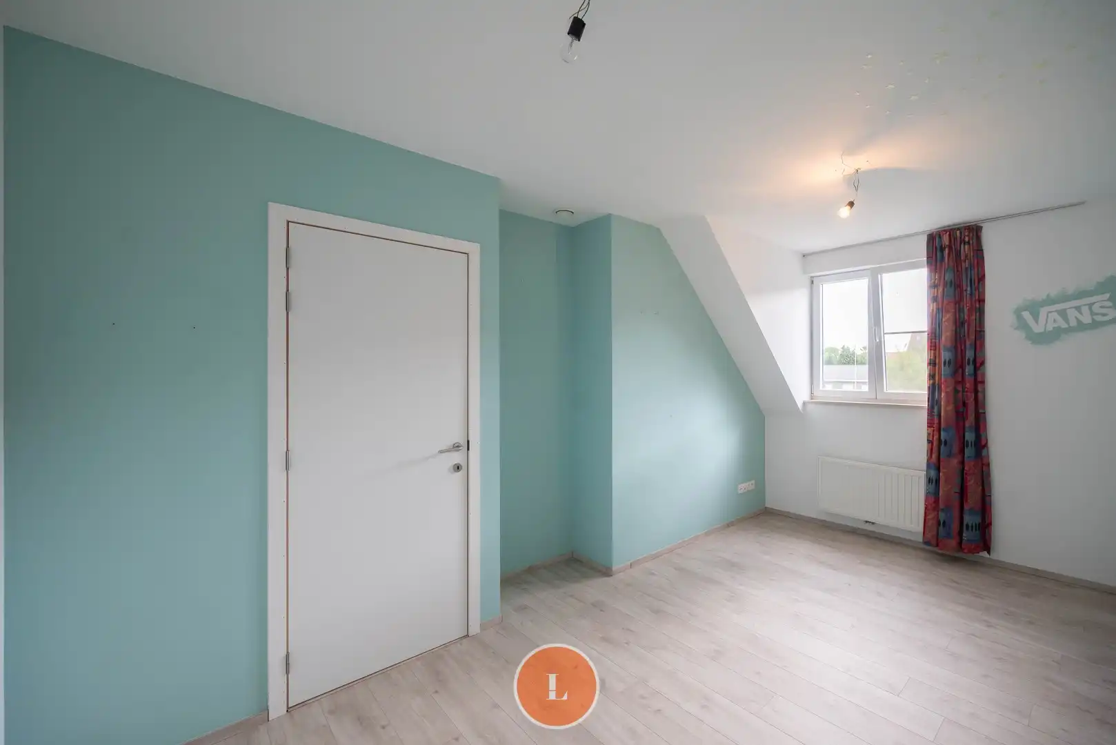 recente halfopen woning in een rustige wijk foto 13