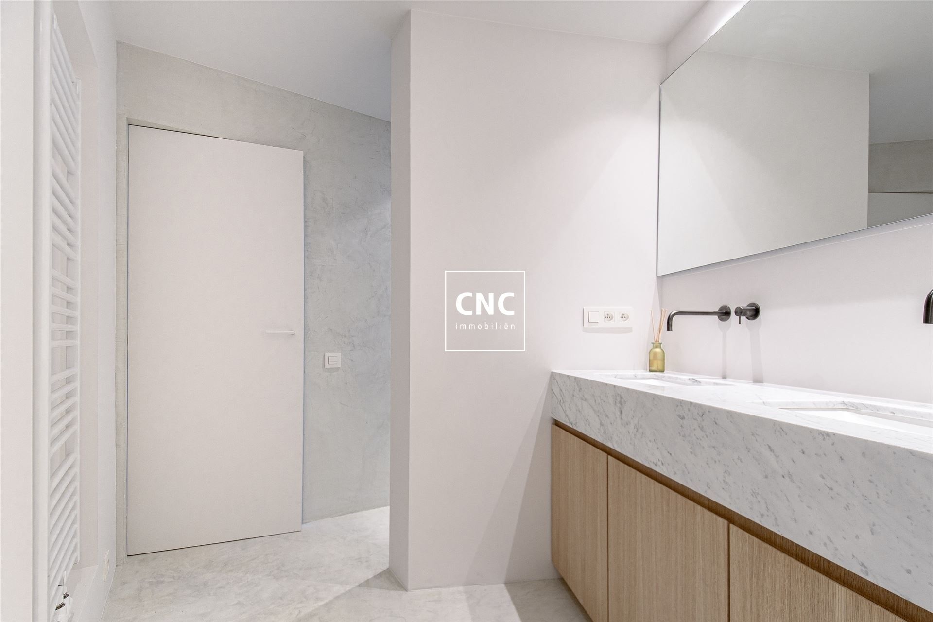 Stijlvol gerenoveerd en zonnig hoekappartement op topligging foto 15