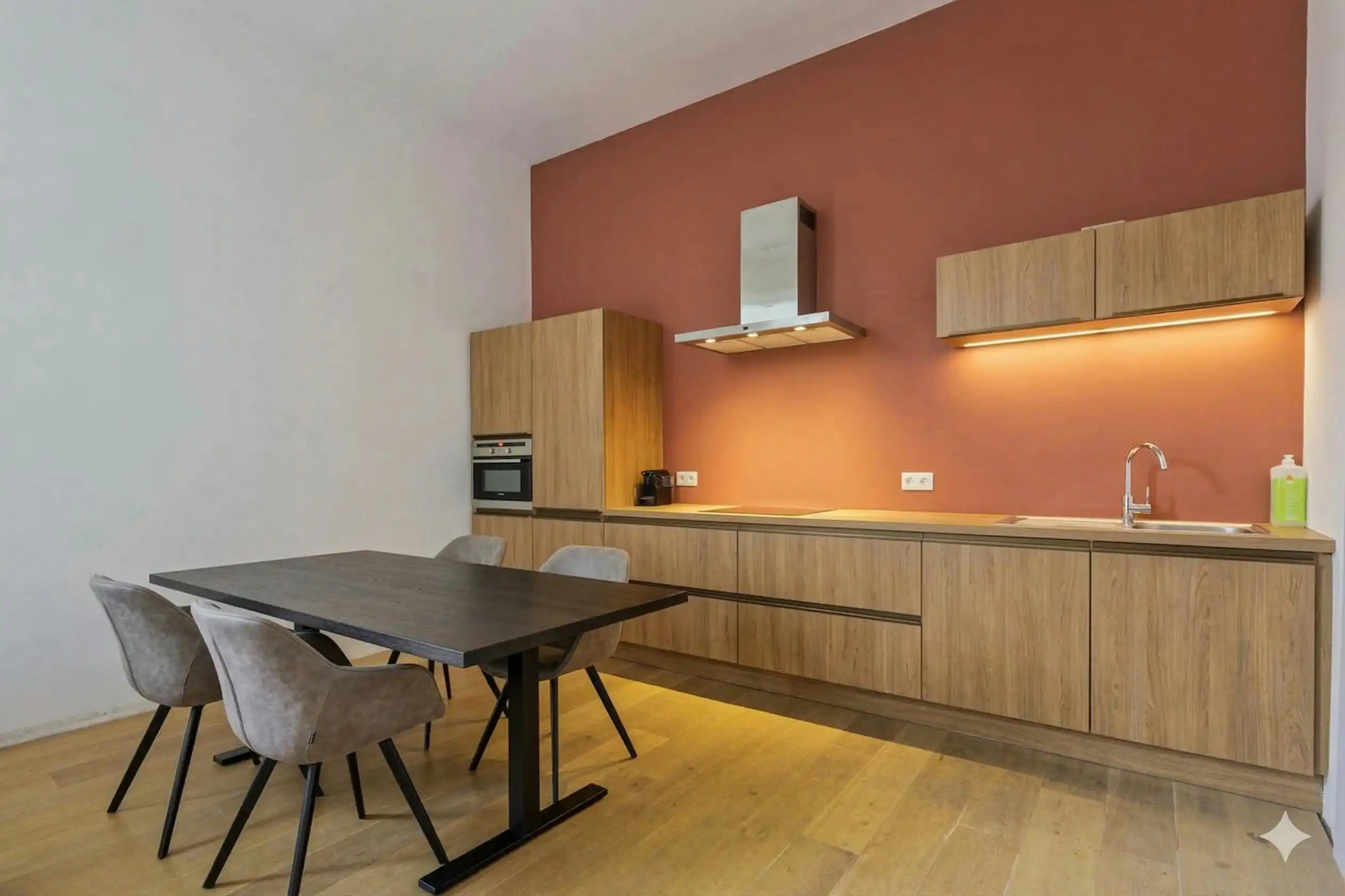 Herenhuis te koop in Schaarbeek! foto 27