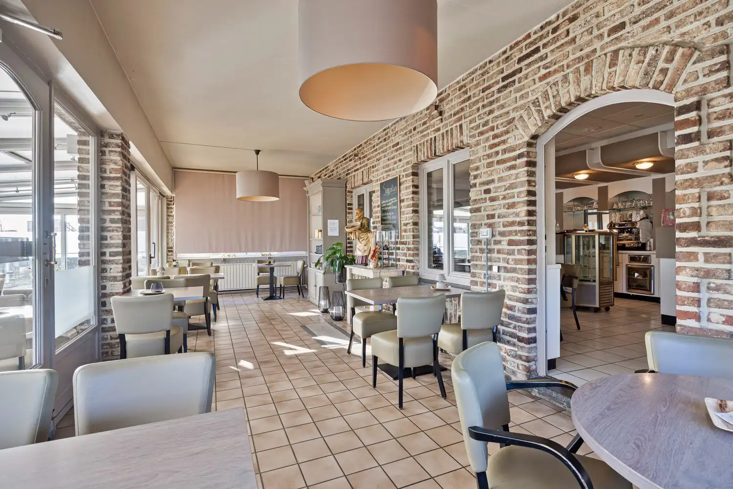 Bedrijfspand met woonst op perceel met commerciële mogelijkheden (ca. 38a) foto 18