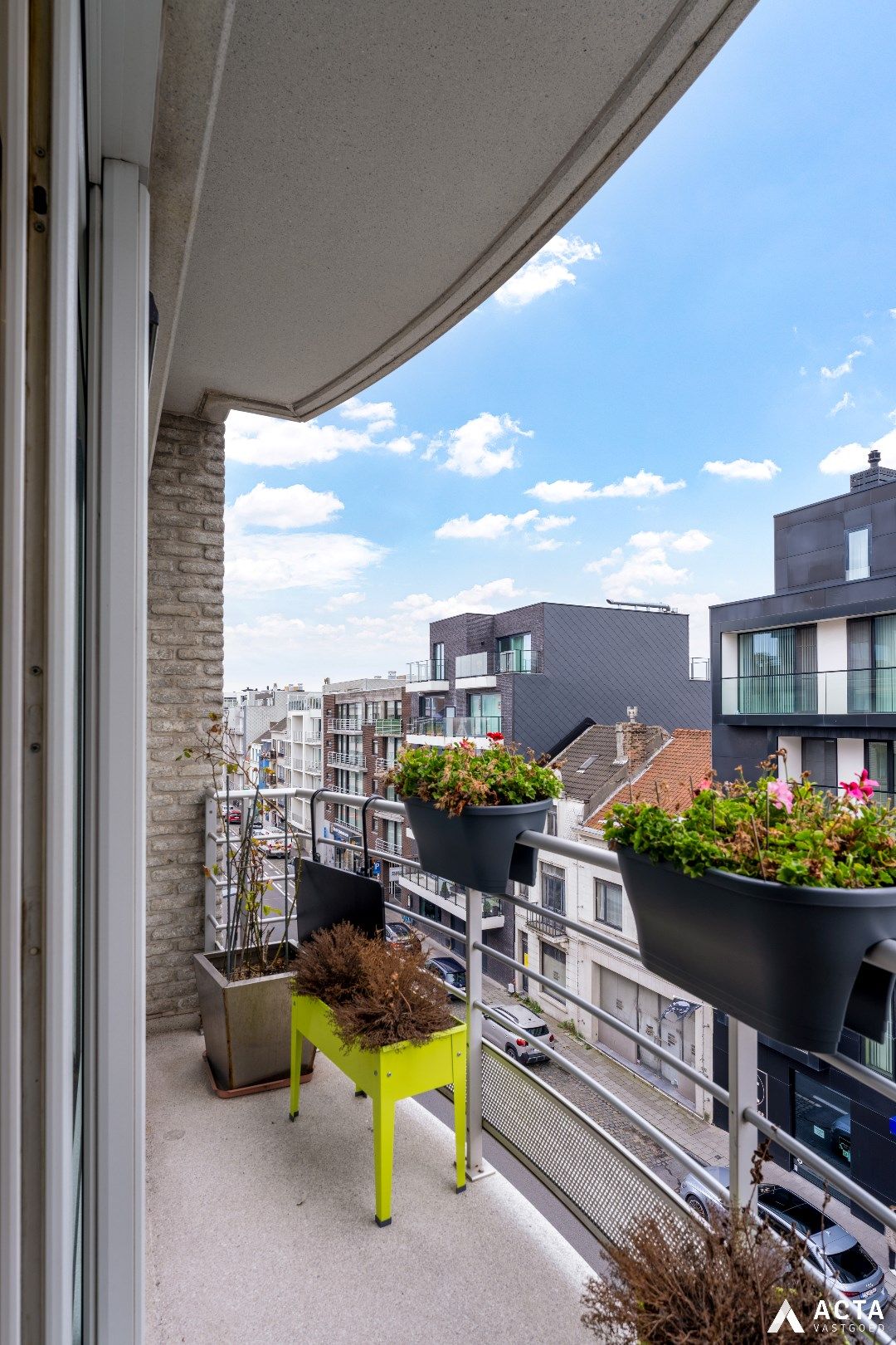 Instapklaar appartement met twee terrassen in hartje Mariakerke! foto 10