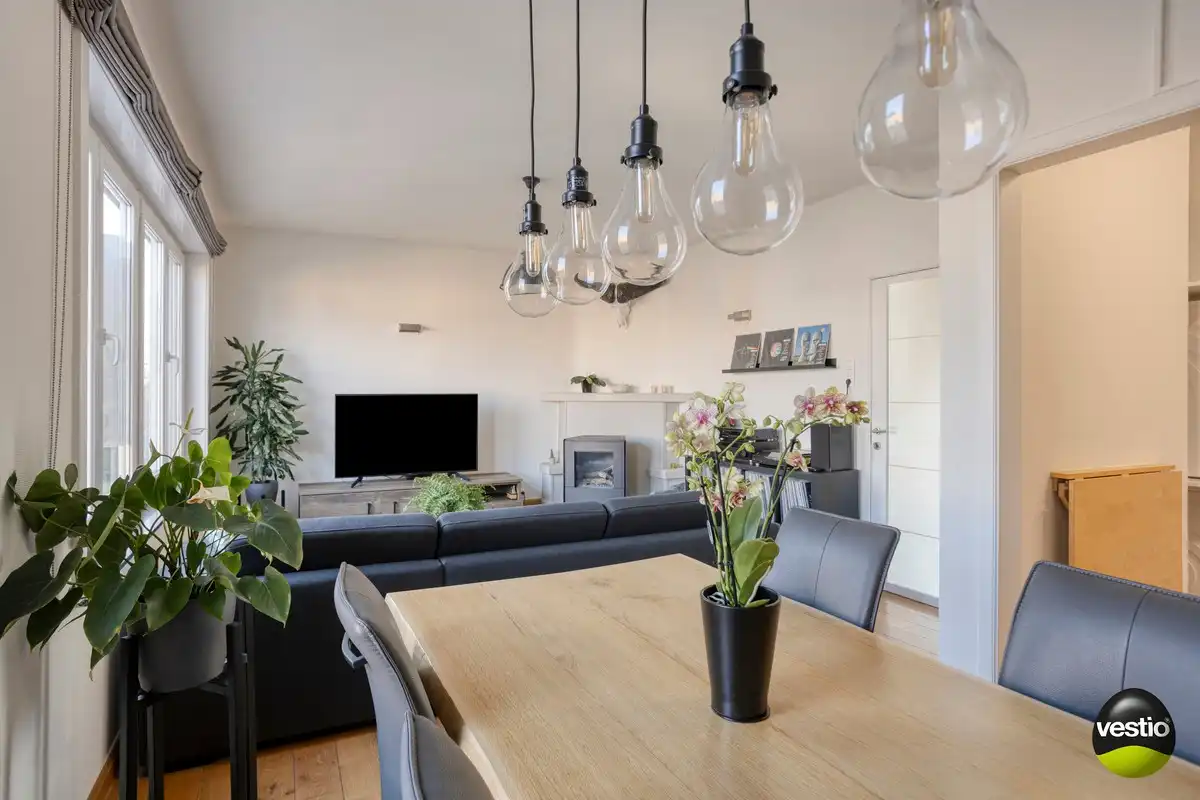 Centraal gelegen gerenoveerd 2-slaapkamerappartement met afsluitbare garagebox. foto 4