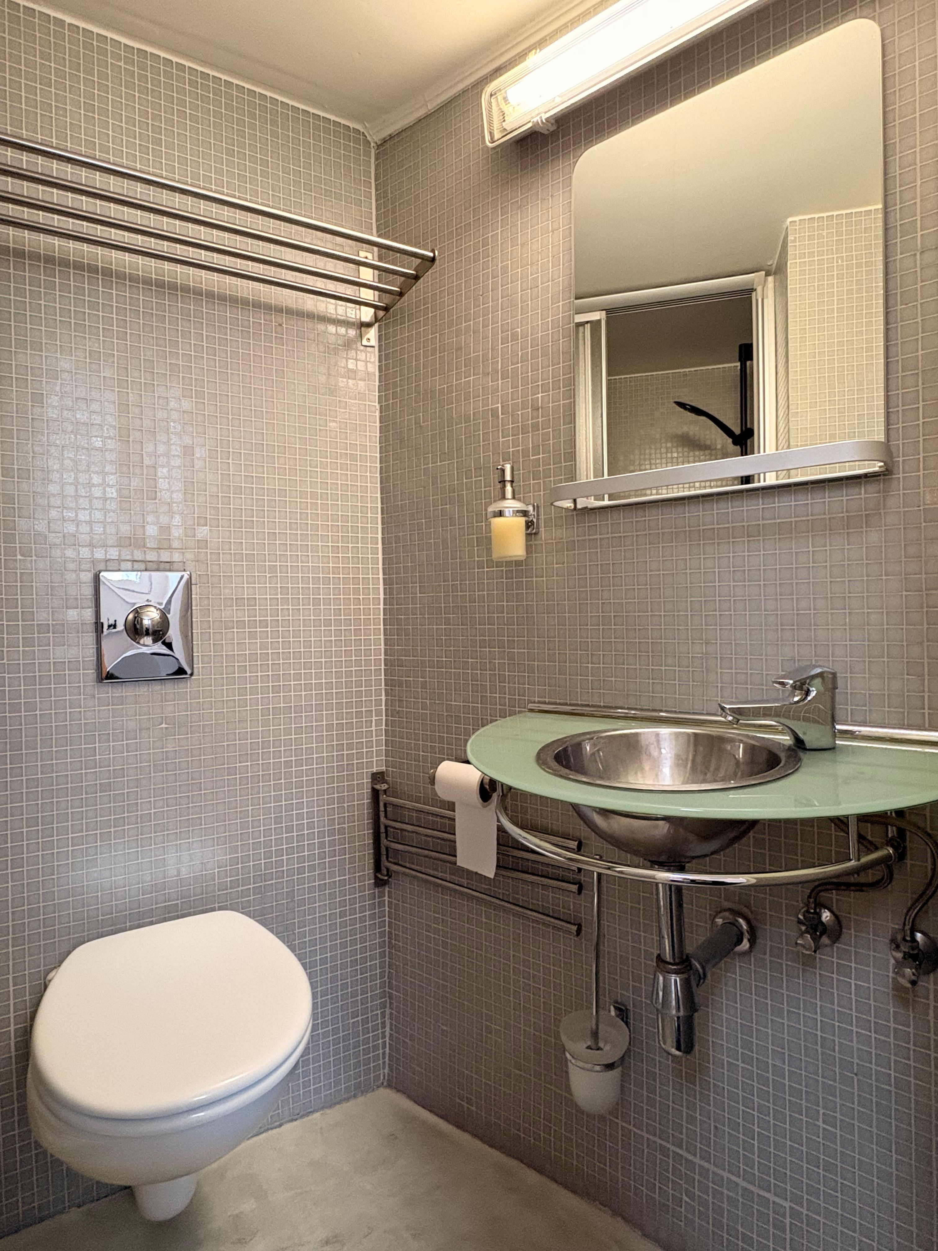 Handelspand met drie studio’s te koop op topligging in Gent foto 19