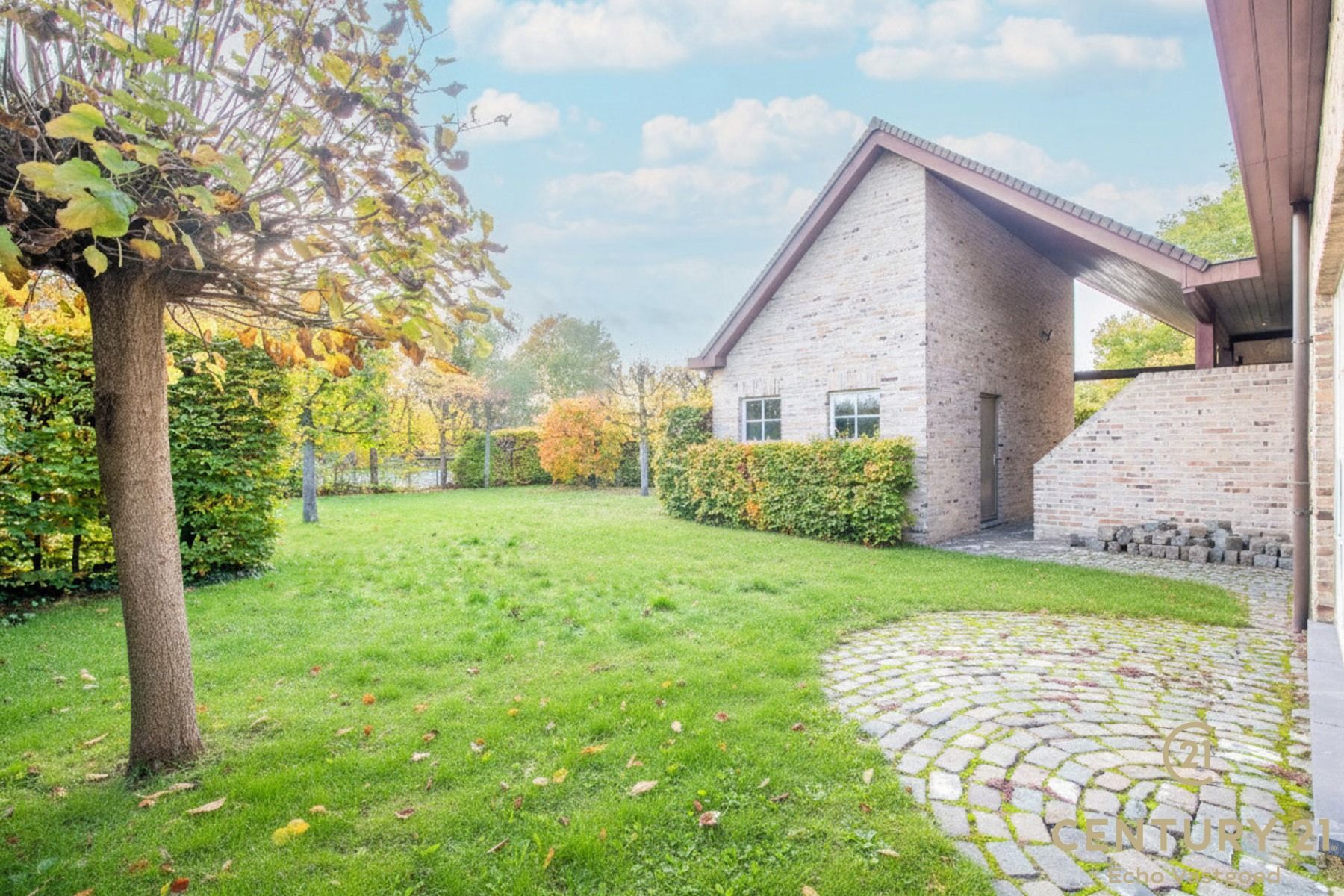 Praktisch gelegen, perfect onderhouden villa met zwembad foto 28