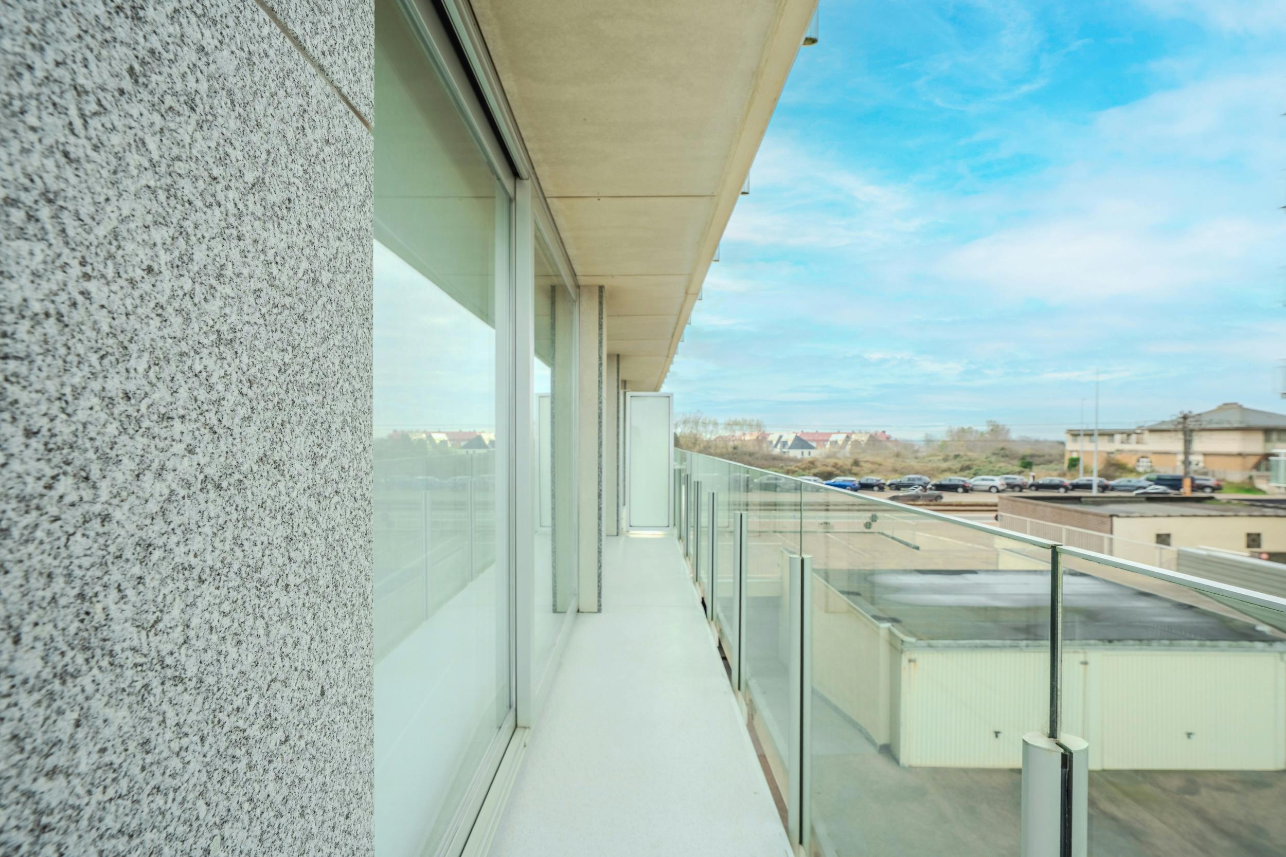 Instapklaar hoekappartement met frontaal zeezicht te koop! foto 12