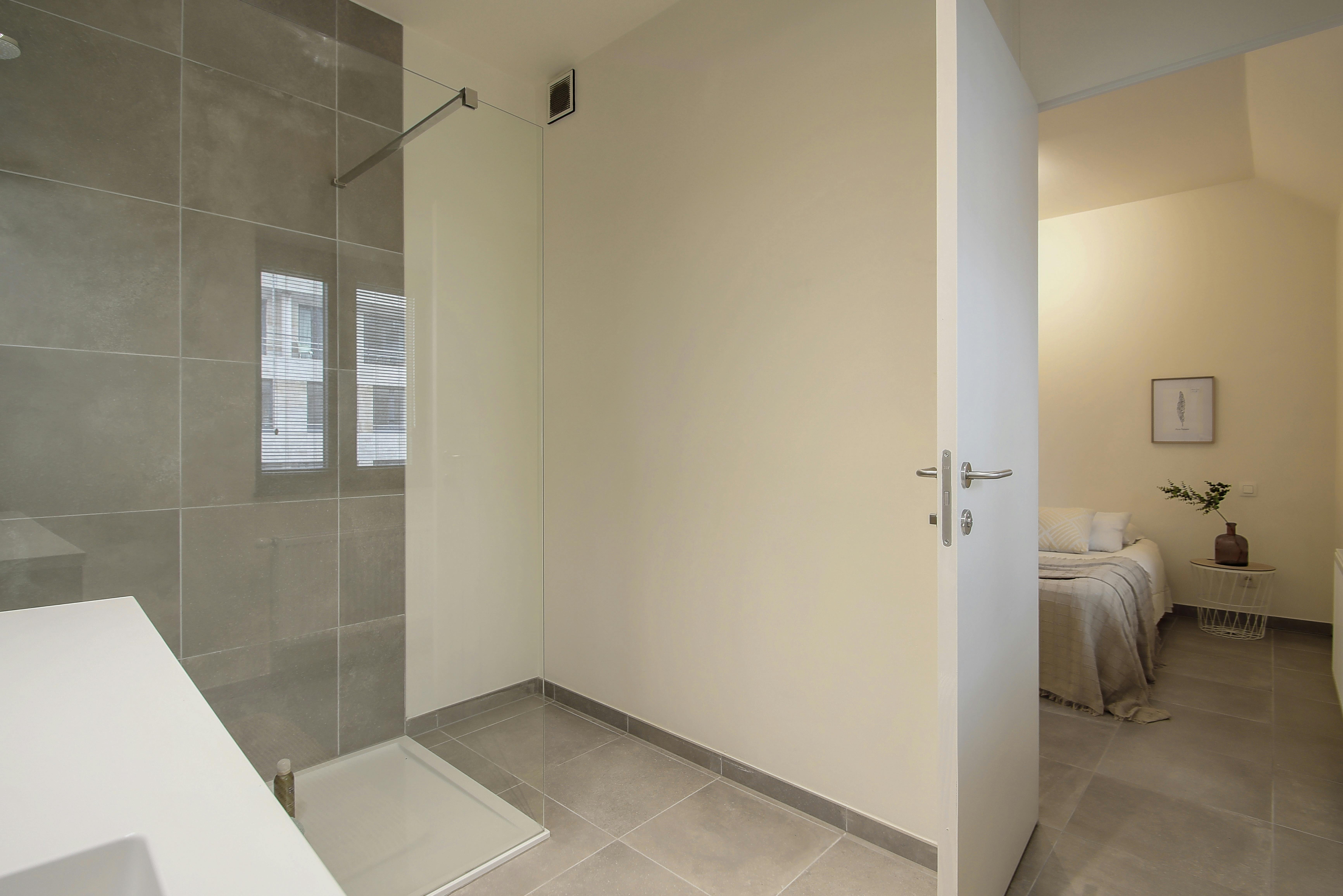 Ruim nieuwbouwappartement te koop in het centrum. foto 17