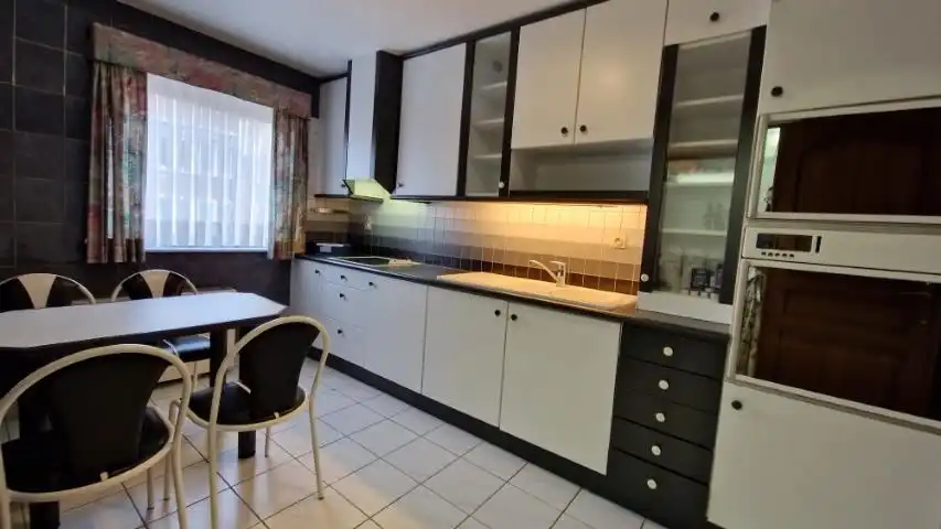 Praktisch ingericht en ruim APPARTEMENT met 2 slaapkamers, mooie leefruimten en garage in centrum van Tienen. foto 13