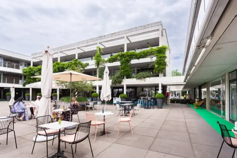 Prachtig handelspand met veel RUIMTE EN ETALAGE, gratis parking! TOPlocatie Patio Donk! foto 20