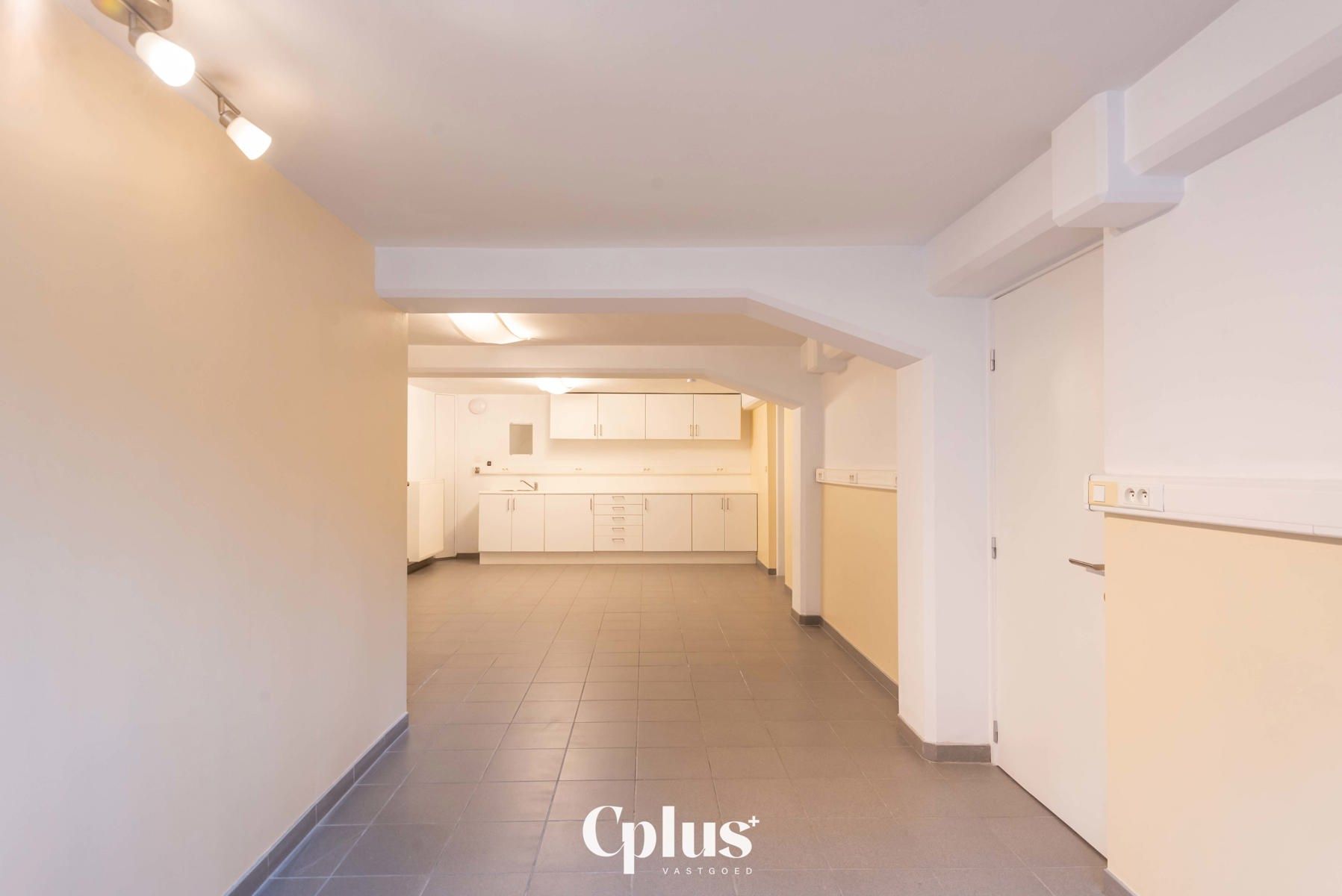 Praktijkruimte nabij station - Te huur  foto 6