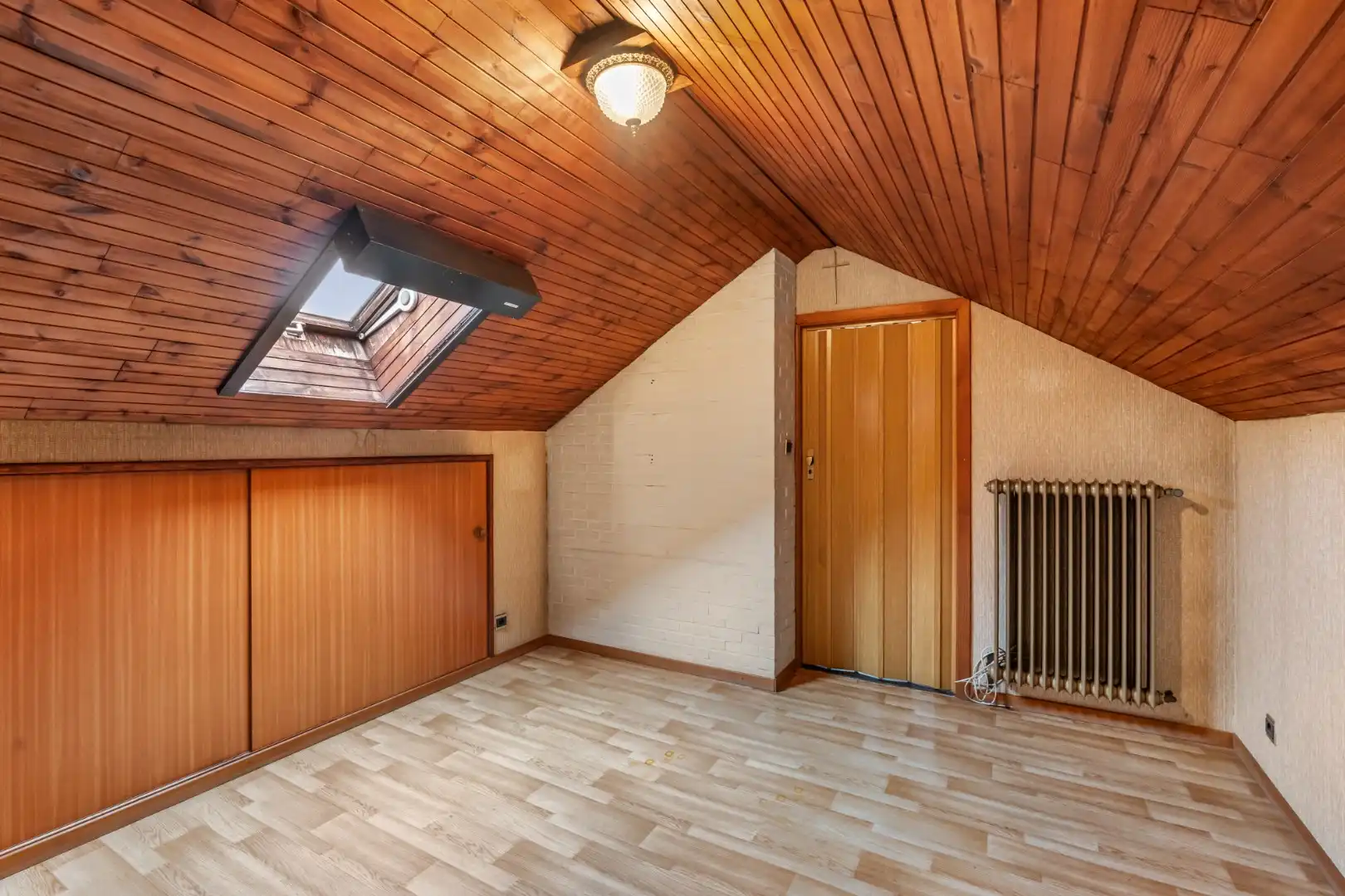 Halfvrijstaande woning op een perceel van 7a31ca, met aparte bureelruimte en inpandige garage! foto 18