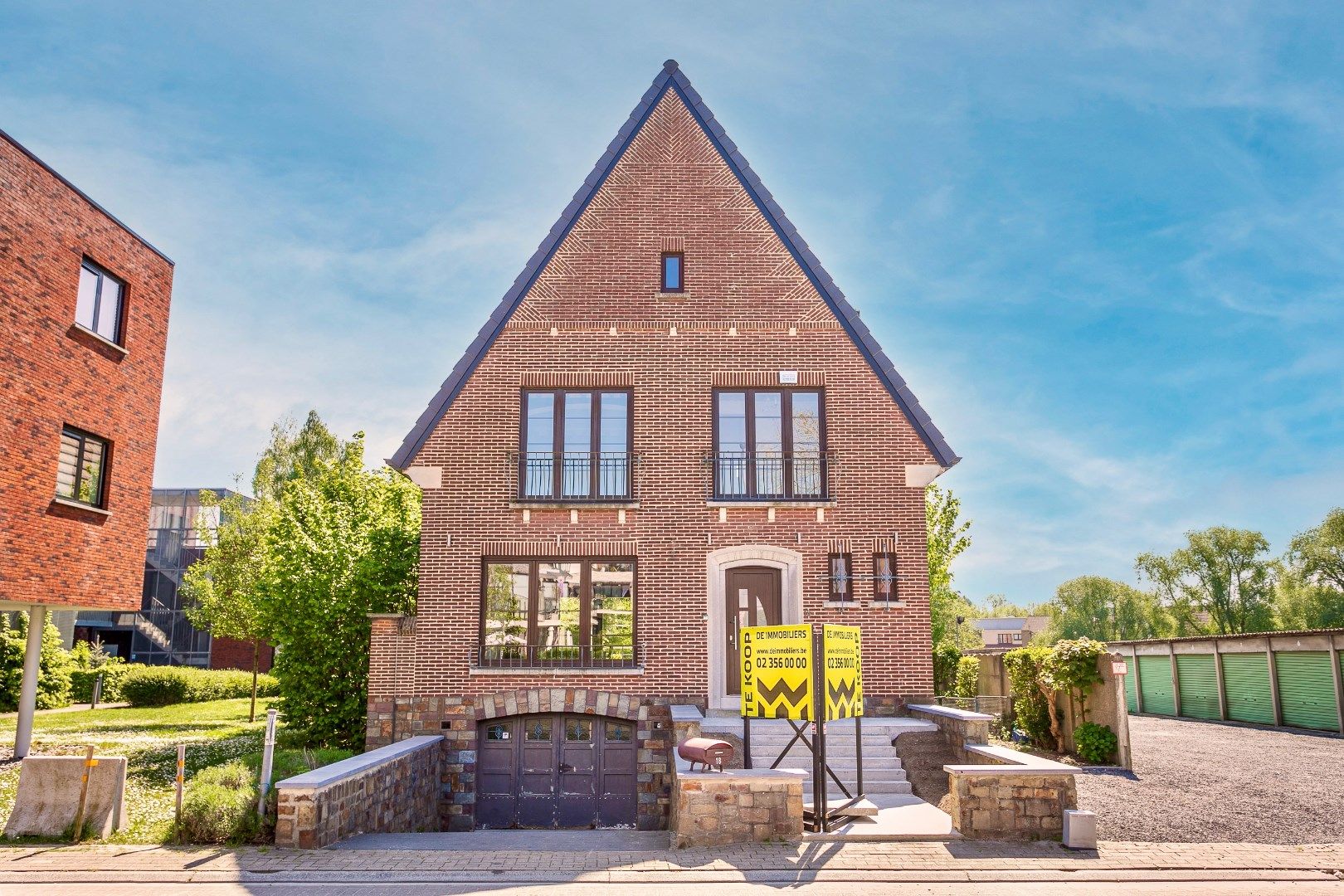 Hoofdfoto van de publicatie: Ruime woning met 3-4 slpk, garage en tuin.