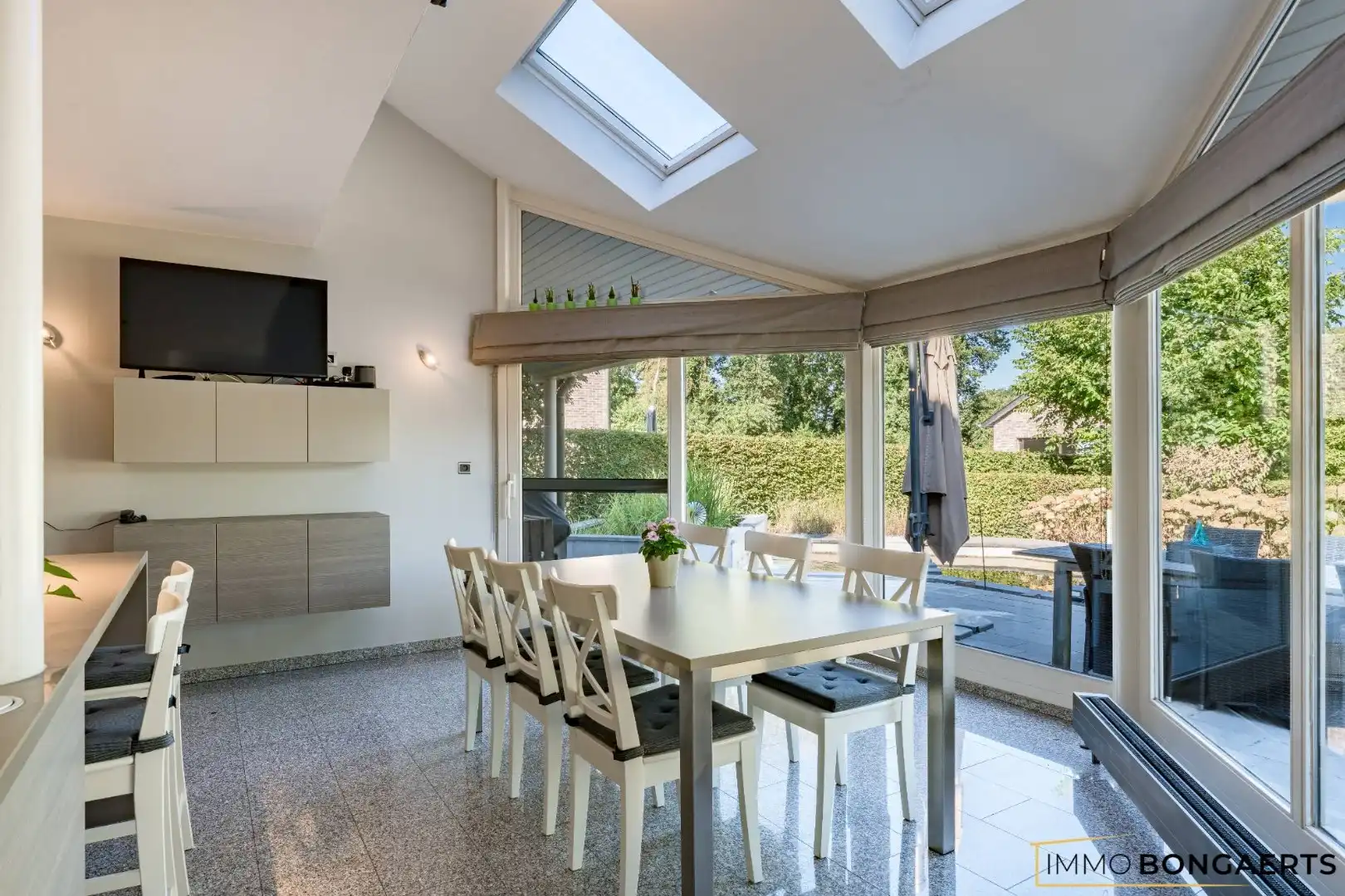 Bijzonder ruime woning op een uitzonderlijk perceel van maar liefst 16 are foto 15