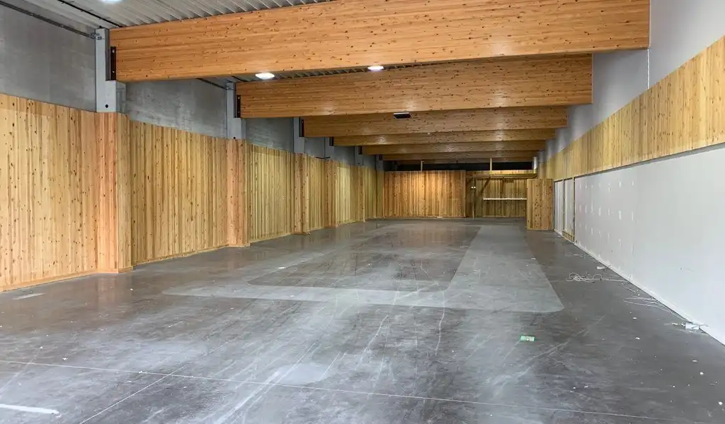 Commercieel gelegen winkel te huur in Lochristi foto 3