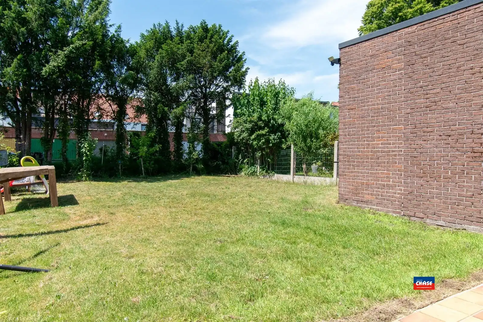 Gerenoveerde woning met 3 slpks, tuin en 2 garages foto 8