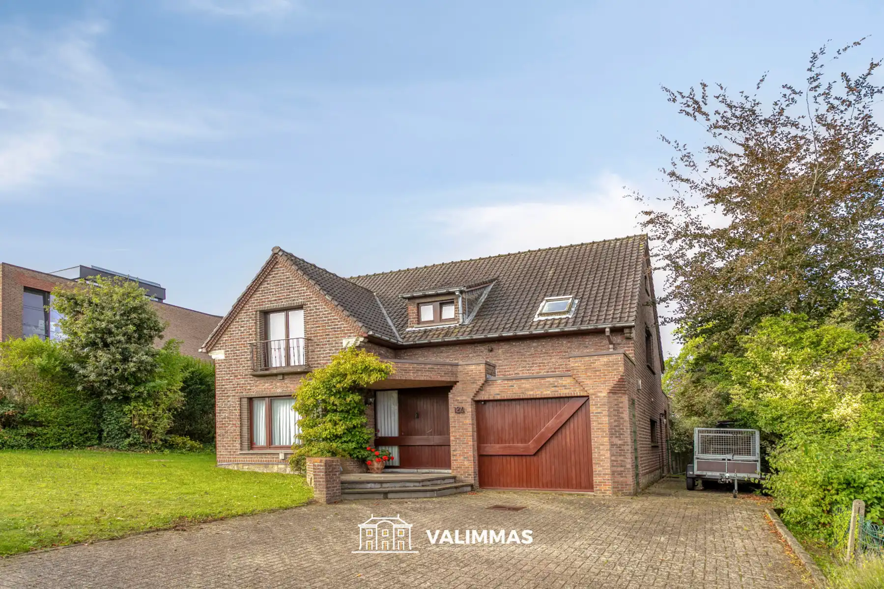 Zeer rustig gelegen villa met garage en tuin met zwemvijver foto 4